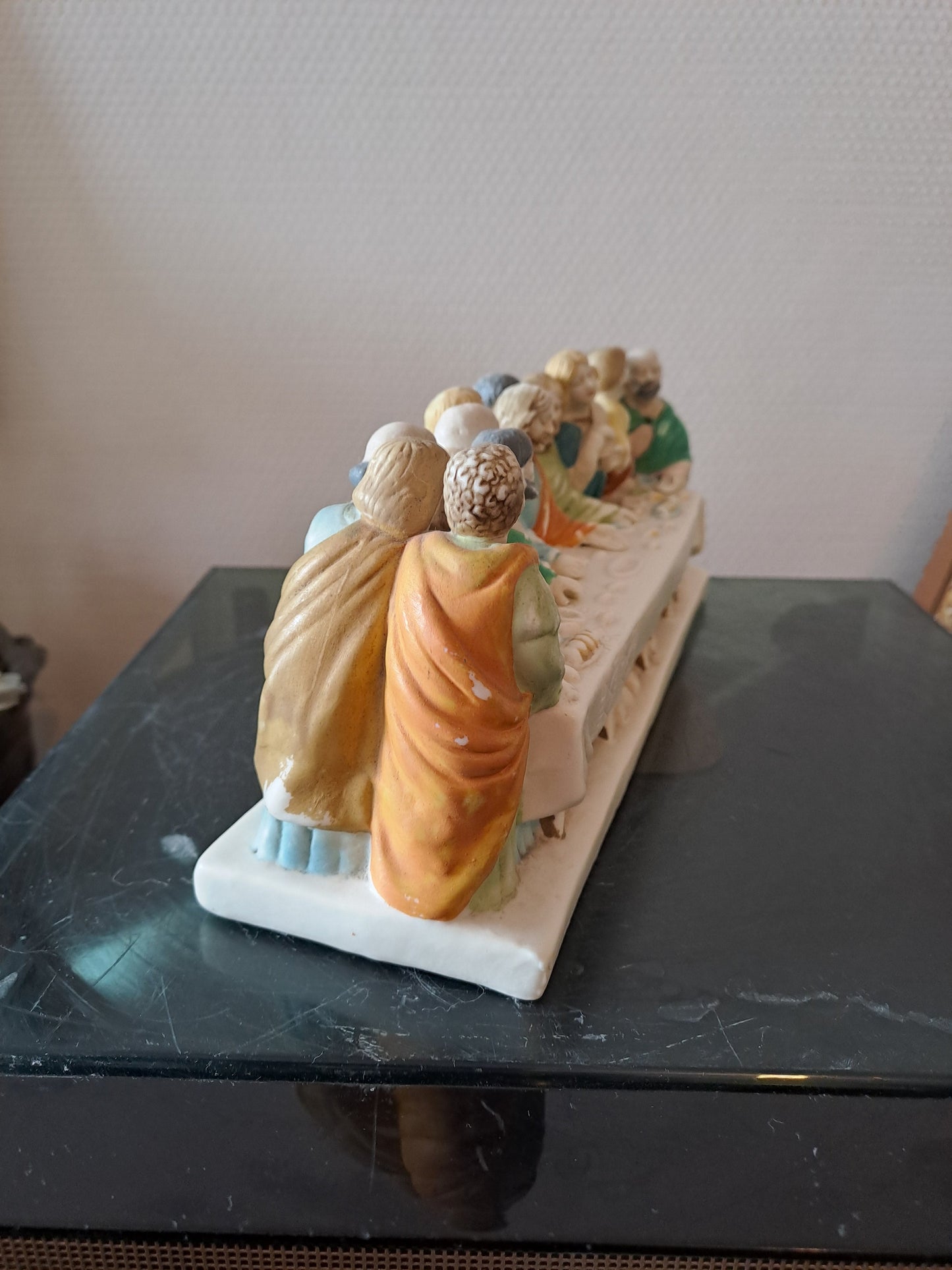 Statue Représentant La Sainte Cène En Céramique. 26.5 Cm X 11.5 Cm X 8.4 Cm.