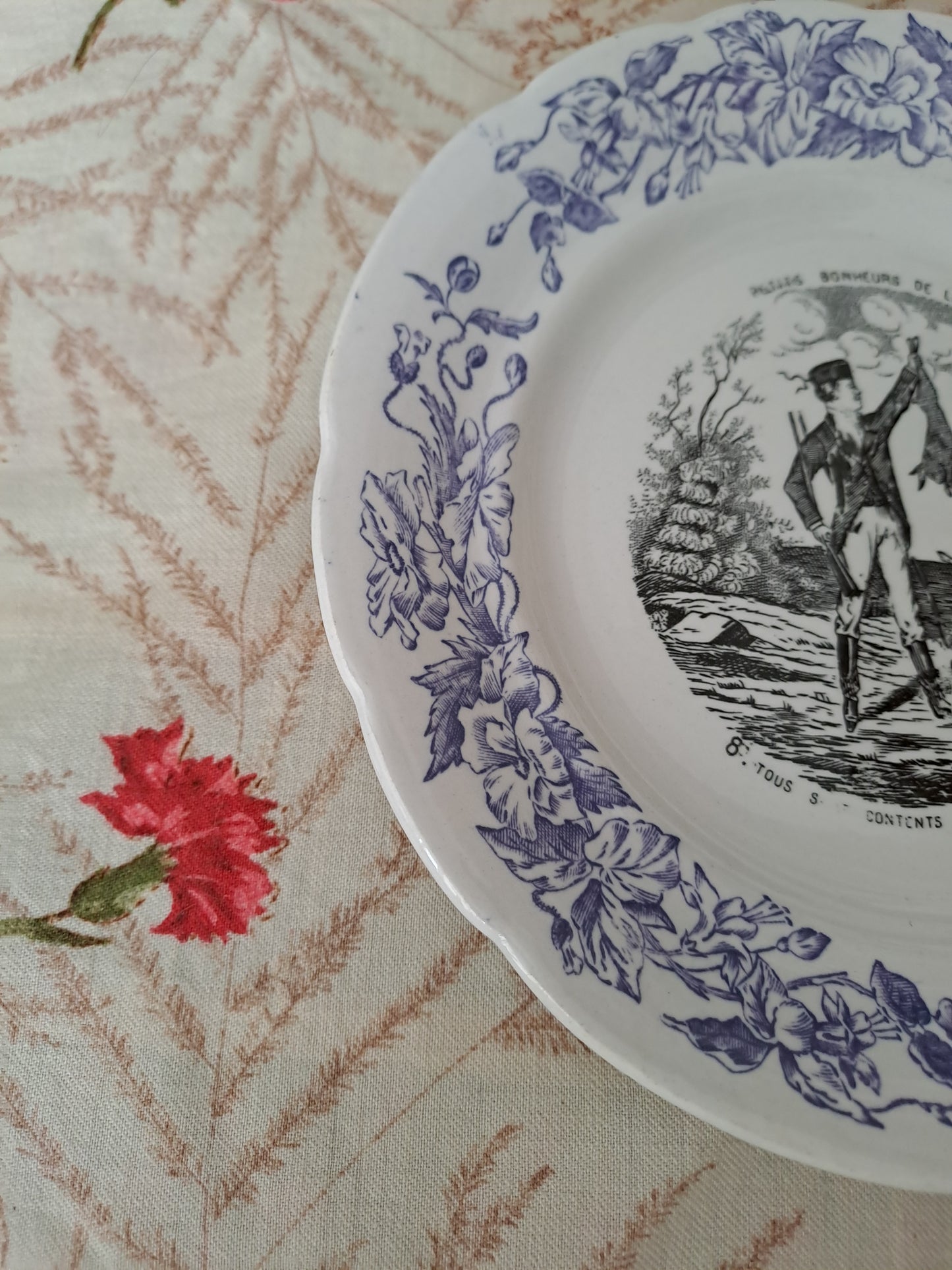 Assiette décorative Parlante. Les petits bonheurs de la vie. N°8. Choisy Le Roi.