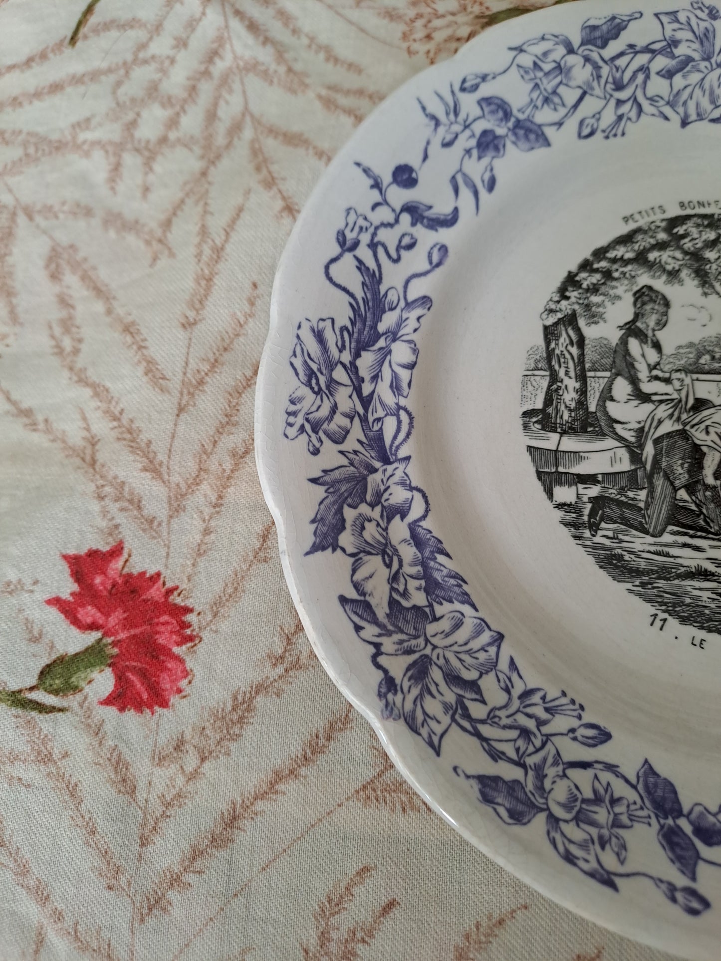 Assiette décorative Parlante. Les petits bonheurs de la vie. N°11. Choisy Le Roi.