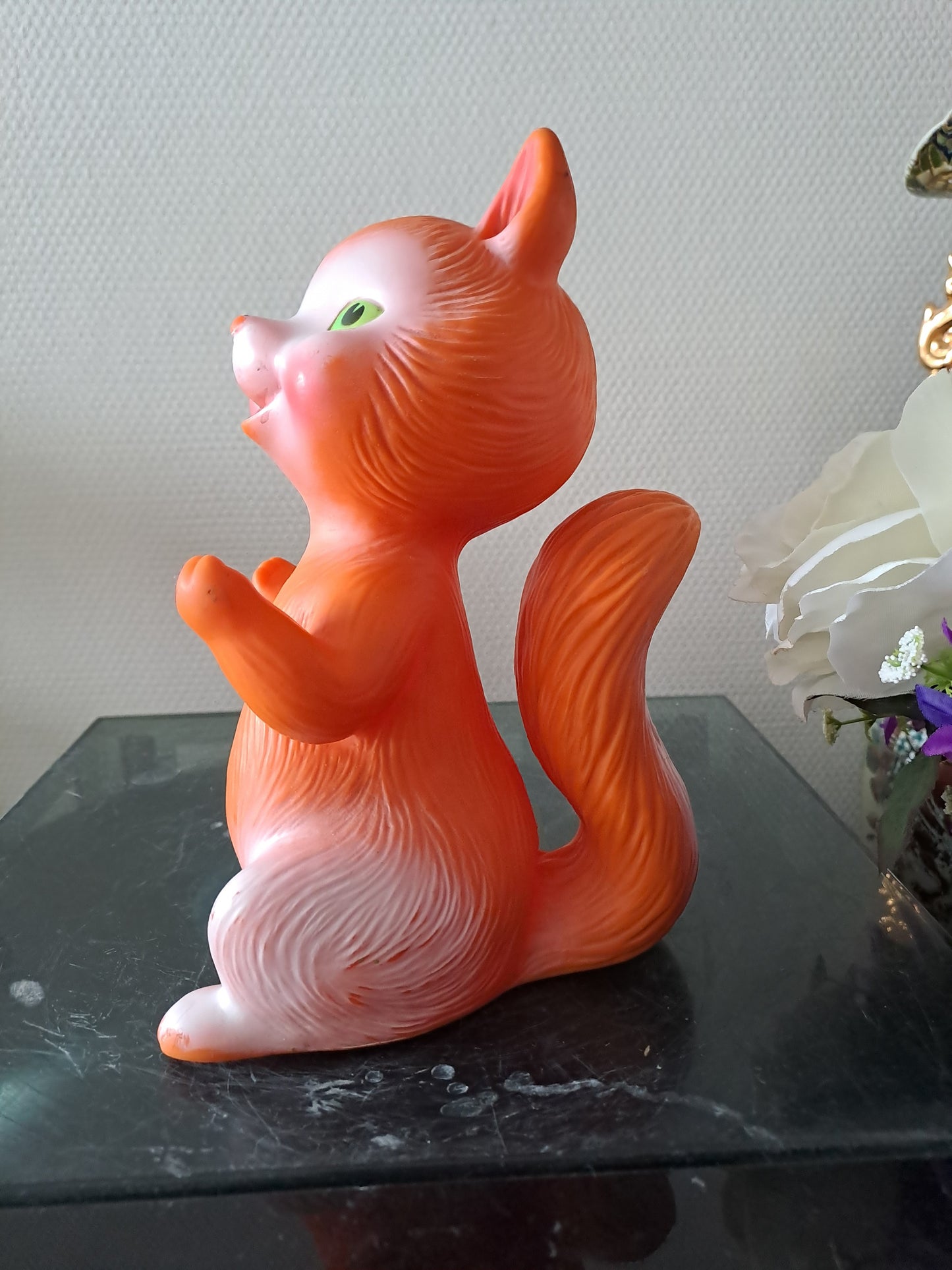 Écureuil. Pouet-Pouet. Jouet vintage. Ancien.