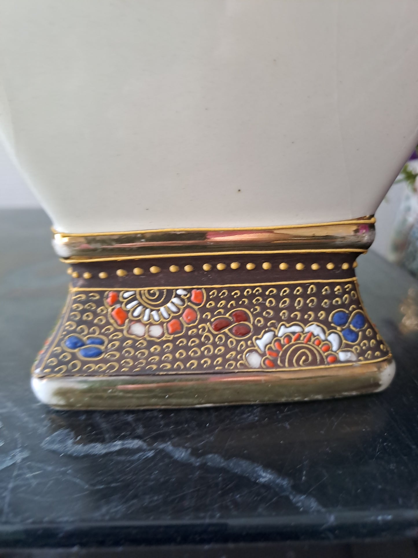 Paire de Vases En Porcelaine japonaise.