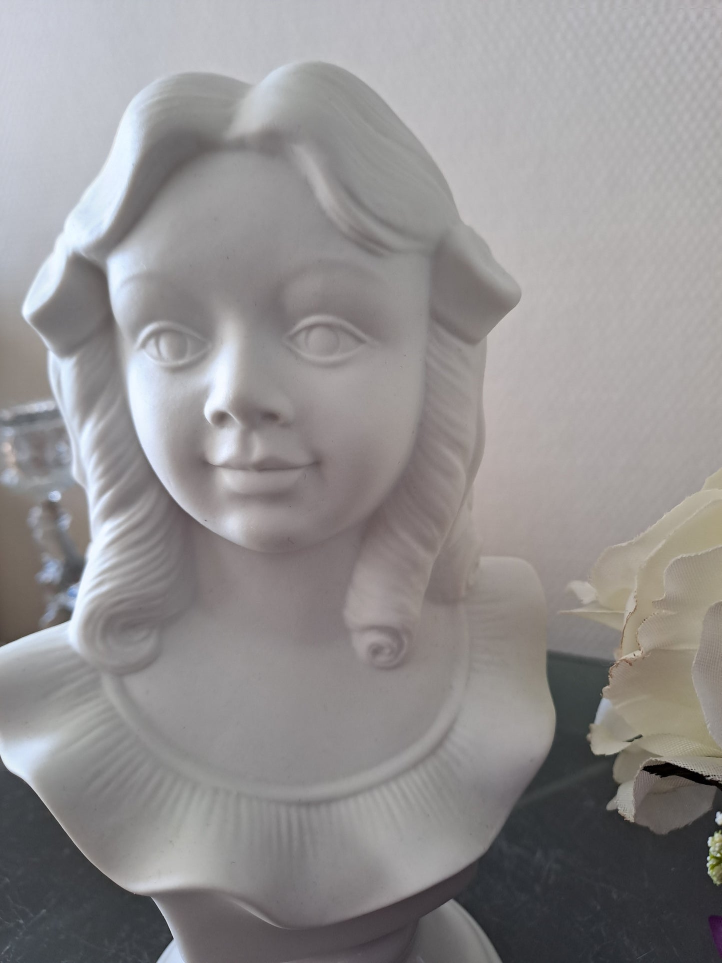 Buste fillette. Porcelaine et biscuits. Sumbo.