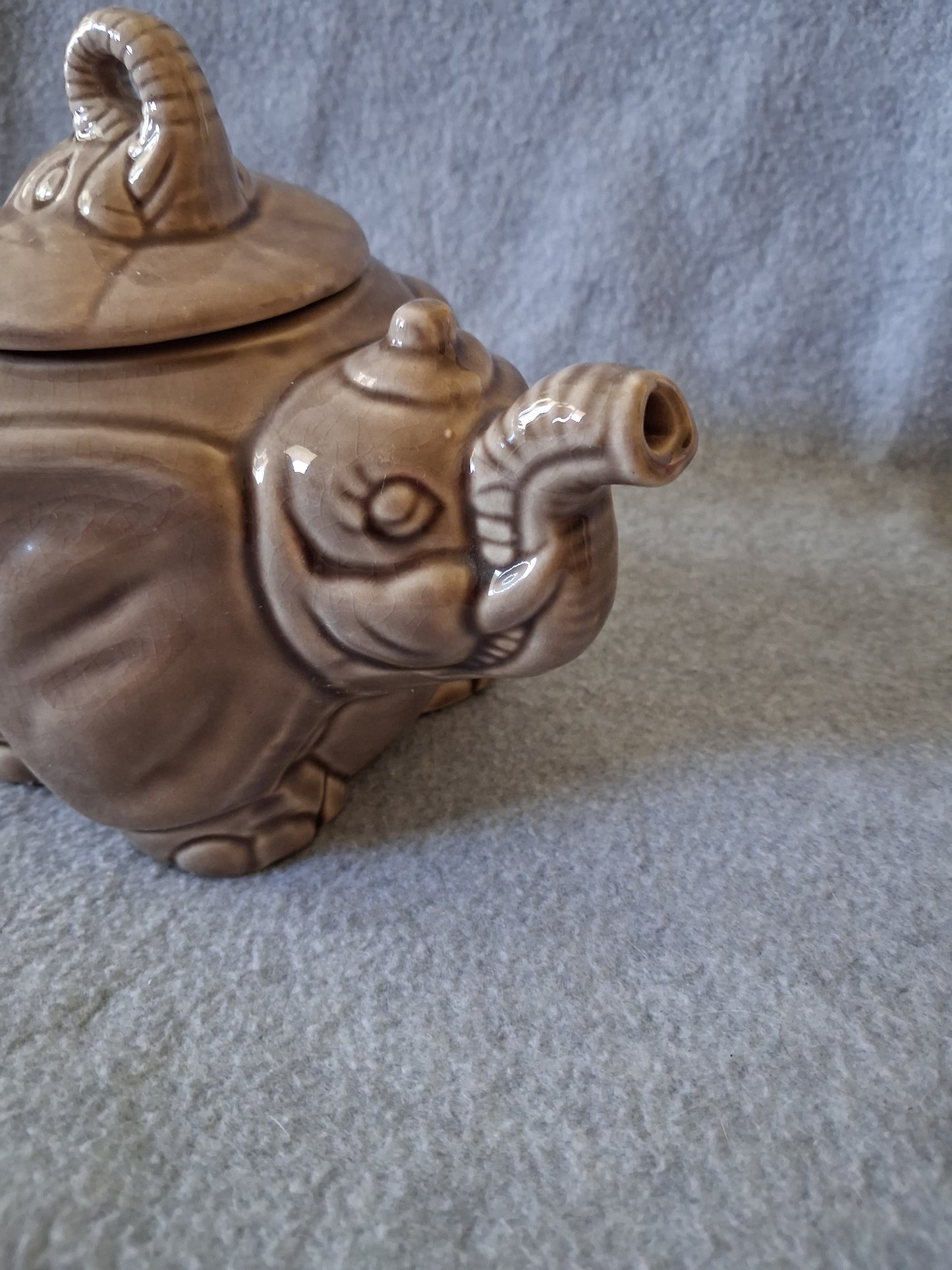Theiere élephant en céramique Ancienne decoration vintage
