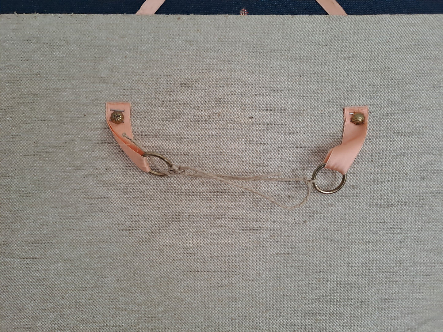 Porte Documents murale. Fleurs de lys.