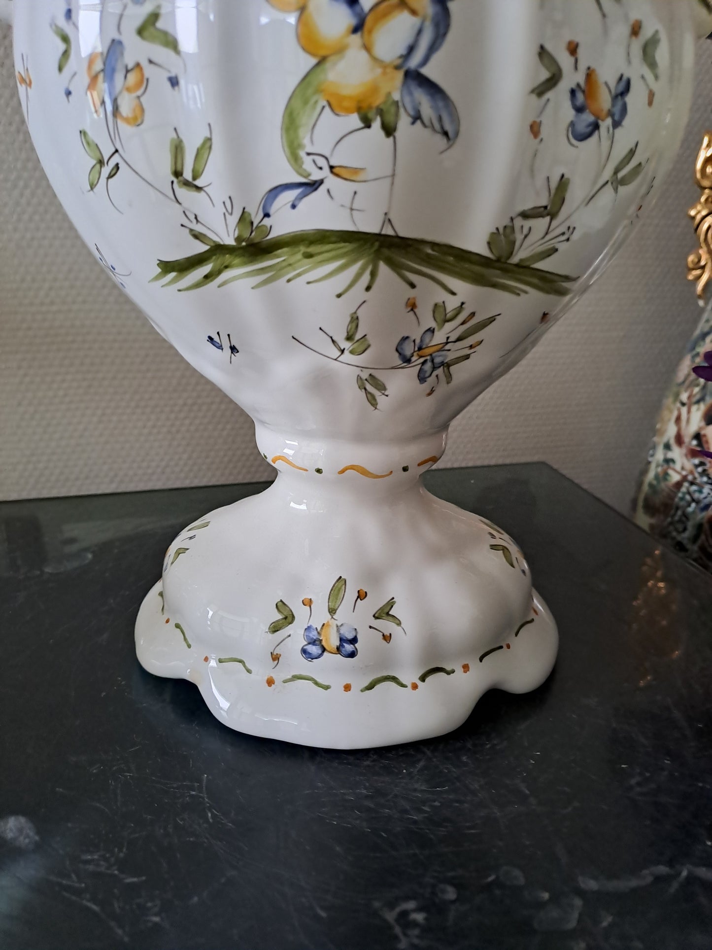 Vase Moustiers. Peint à la main.