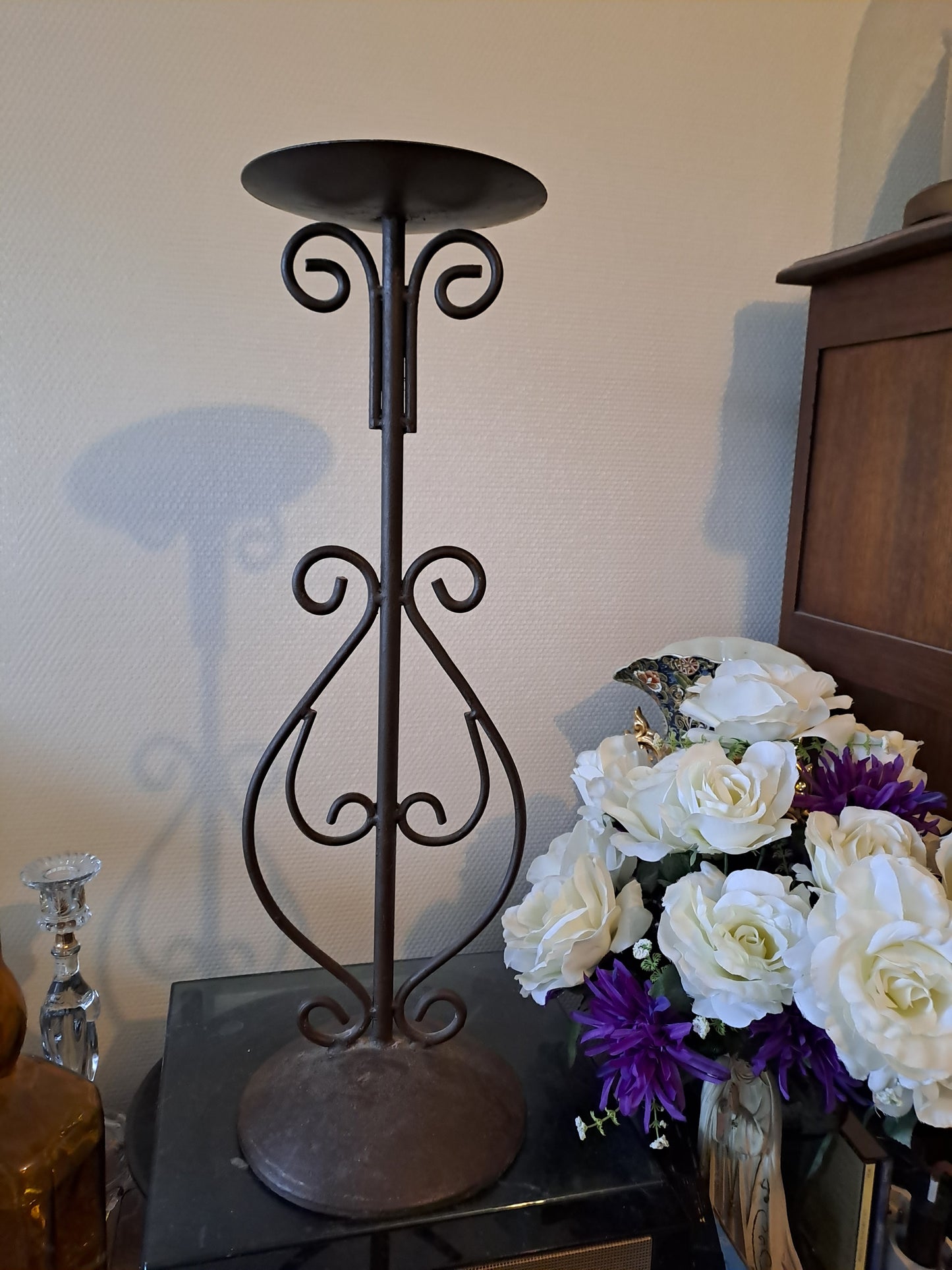 Pique-cierges en fer forgé.
