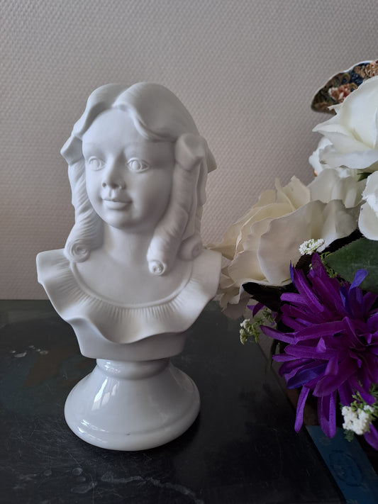 Buste fillette. Porcelaine et biscuits. Sumbo.