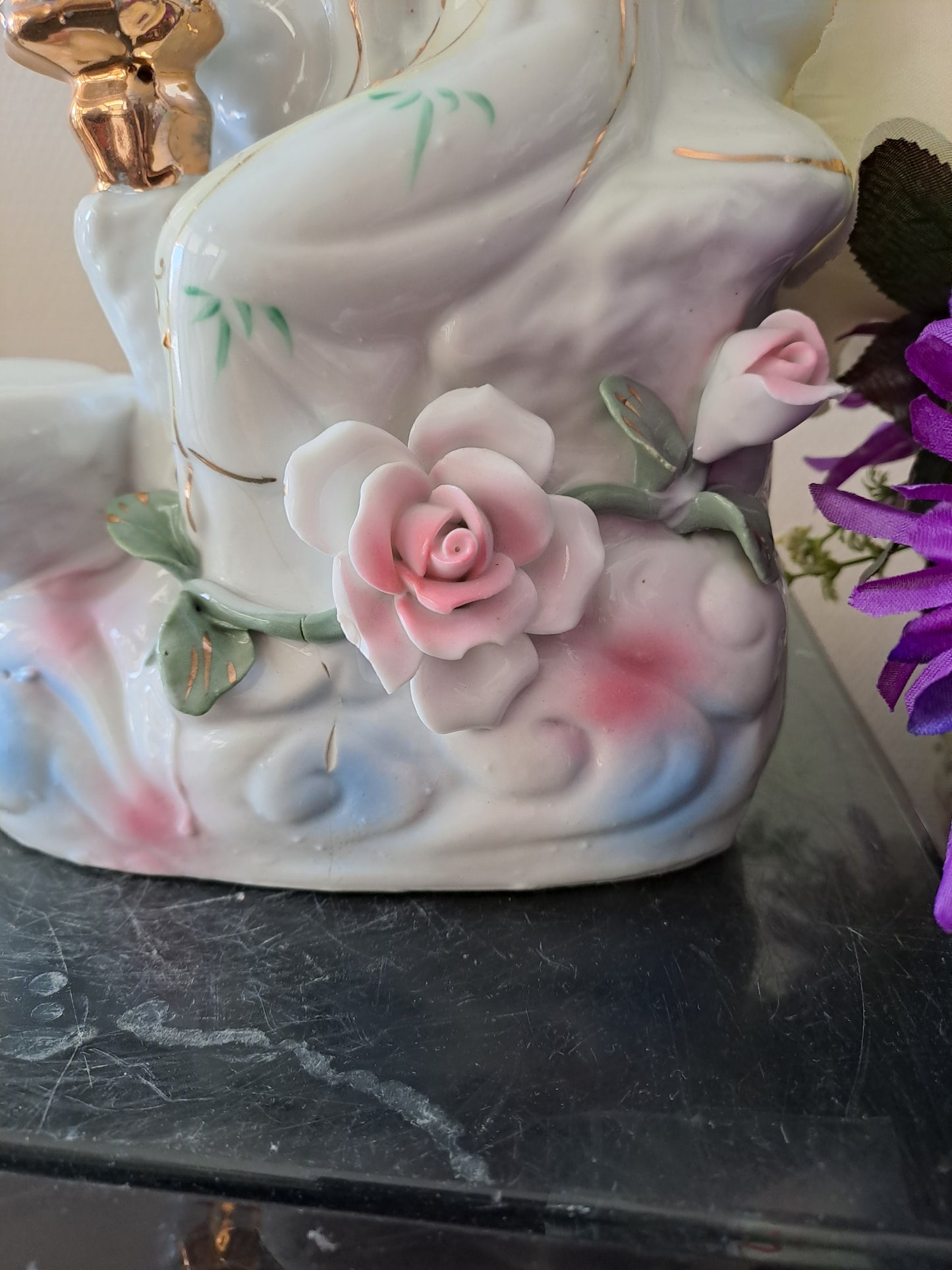 Statue geishas. Porcelaine et biscuits. Pied de lampe.