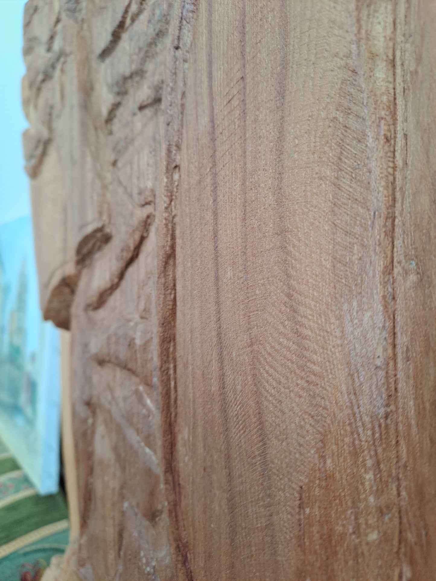 Panneau en bois représentant Moïse en bas-relief.