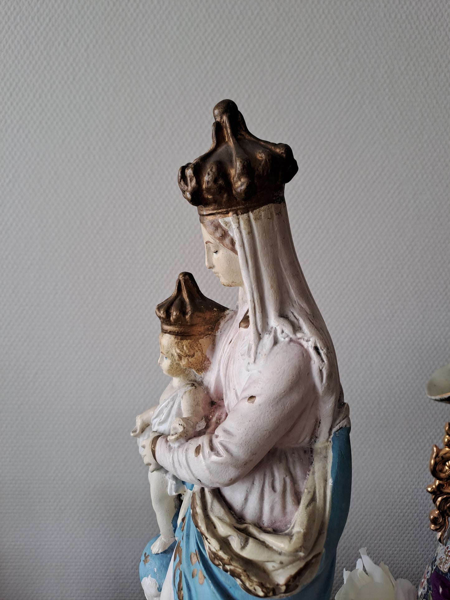 Statue Sainte Vierge Marie Notre-Dame des Victoires. Dites " Vierge au sourire " par Sainte Thérèse De L'enfant Jesus.