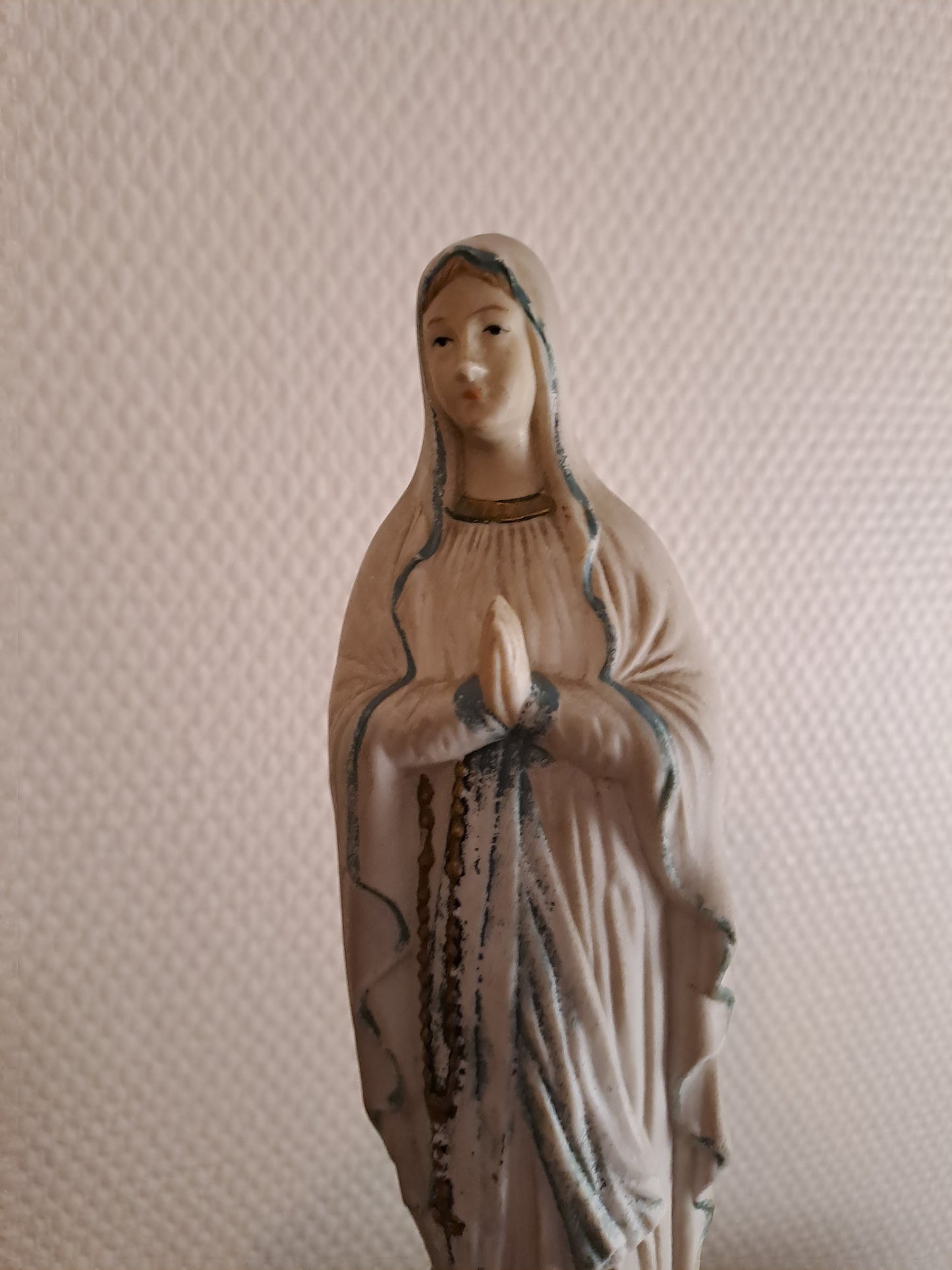 Statue apparition Notre-Dame de Lourdes à Sainte-Bernadette. Porcelaine. Ancien