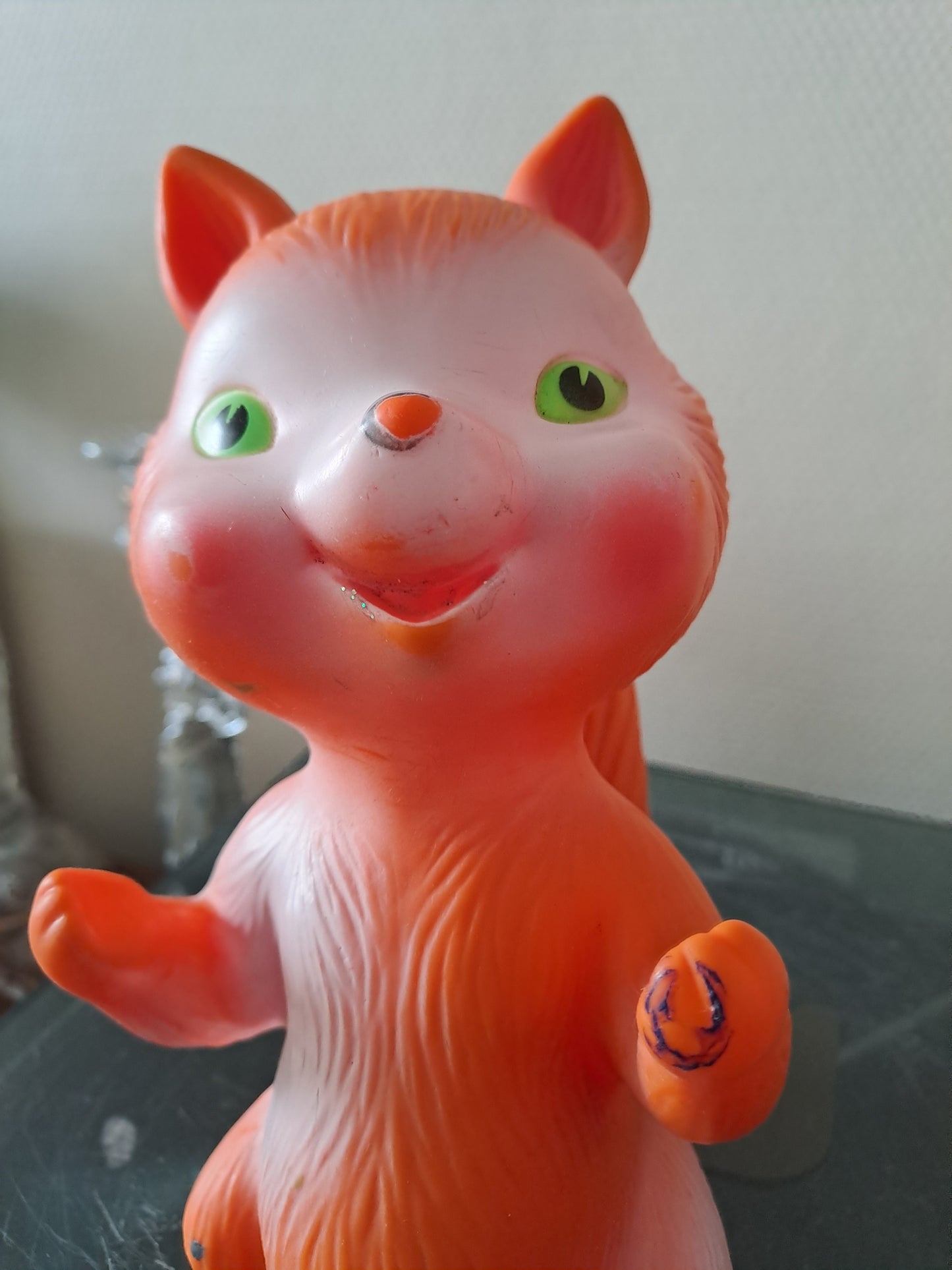 Écureuil. Pouet-Pouet. Jouet vintage. Ancien.