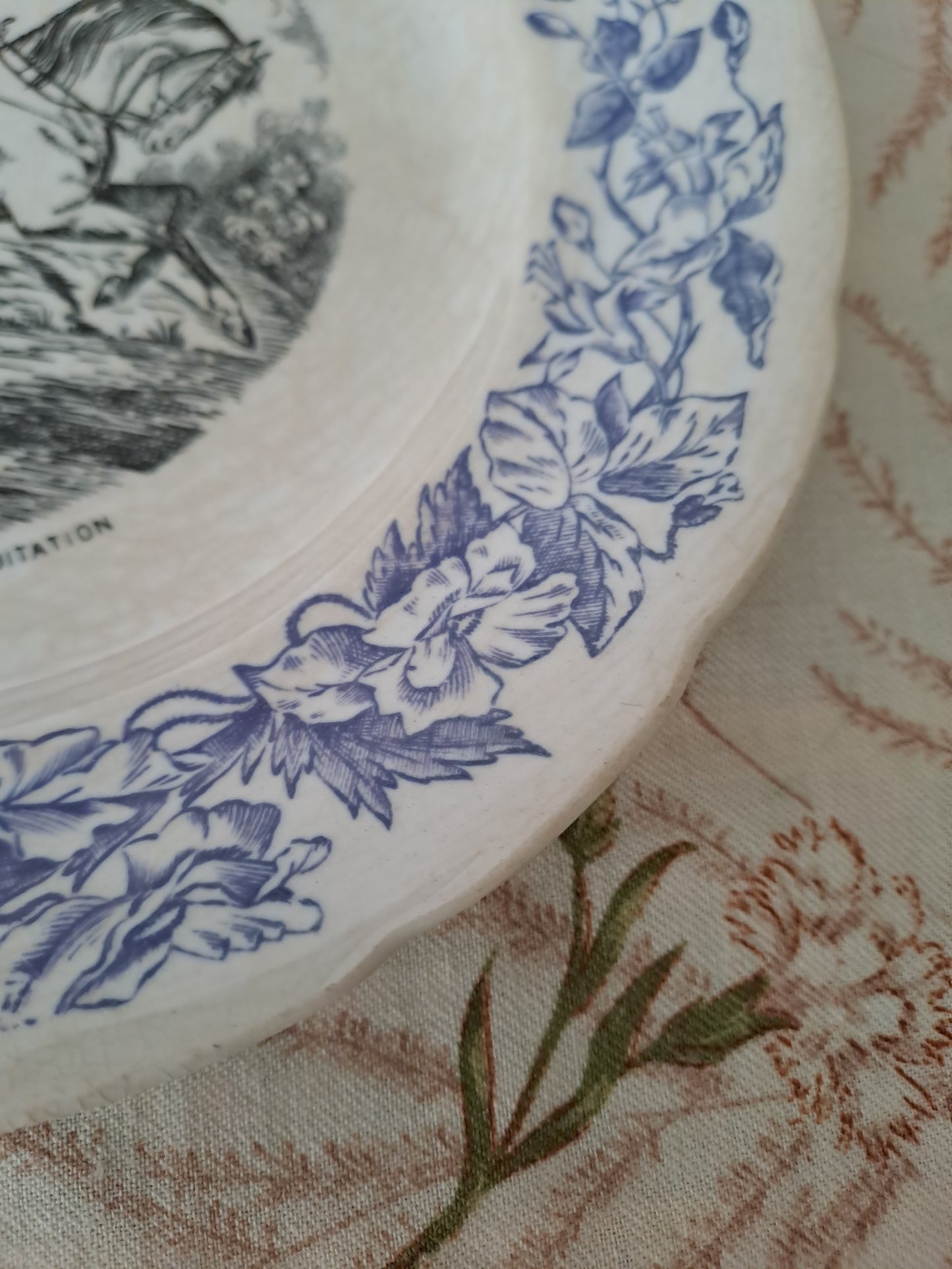 Assiette décorative Parlante. N°7. Les petits bonheurs de la vie. H. B. Choisy Le Roi.