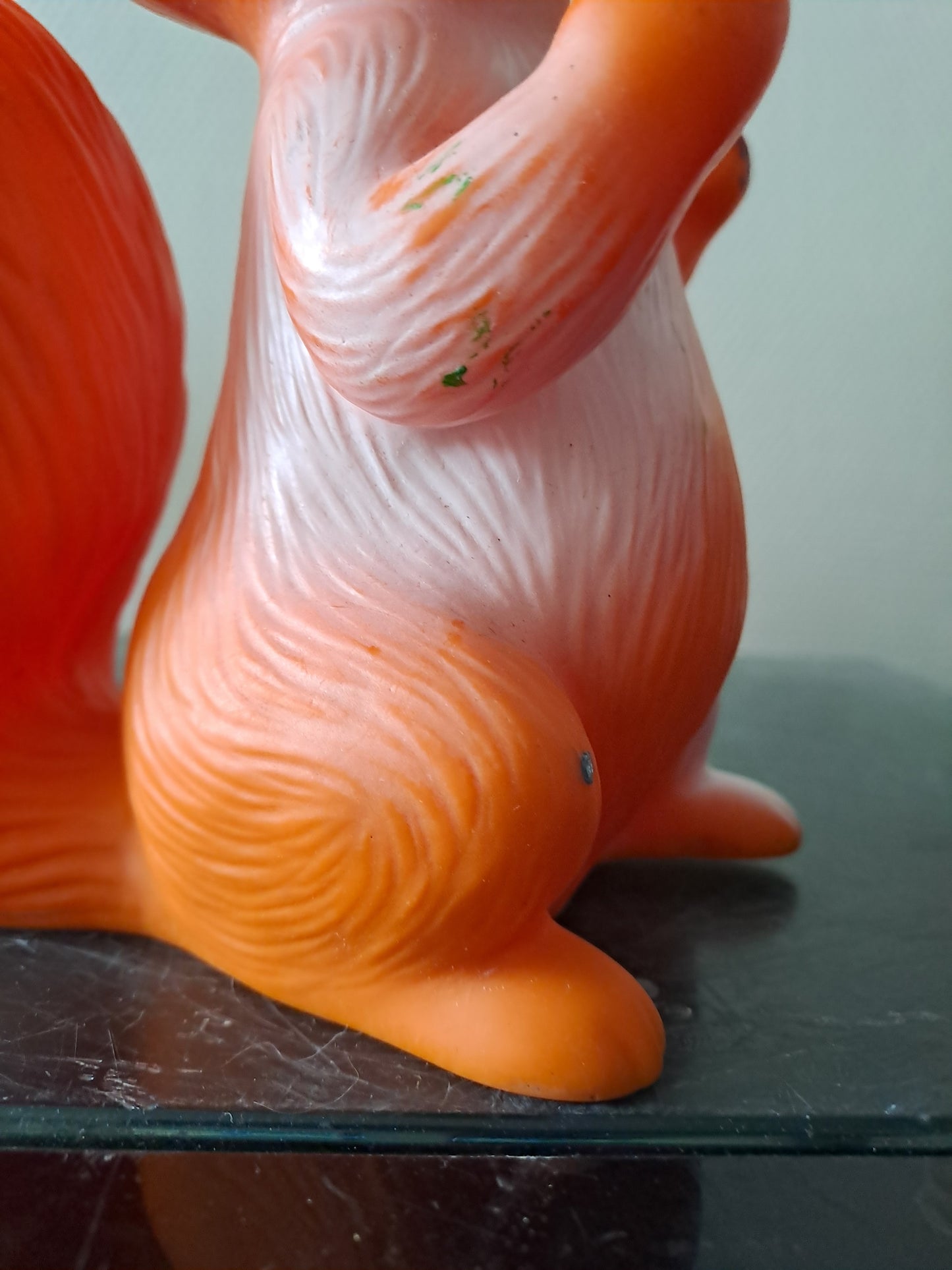 Écureuil. Pouet-Pouet. Jouet vintage. Ancien.