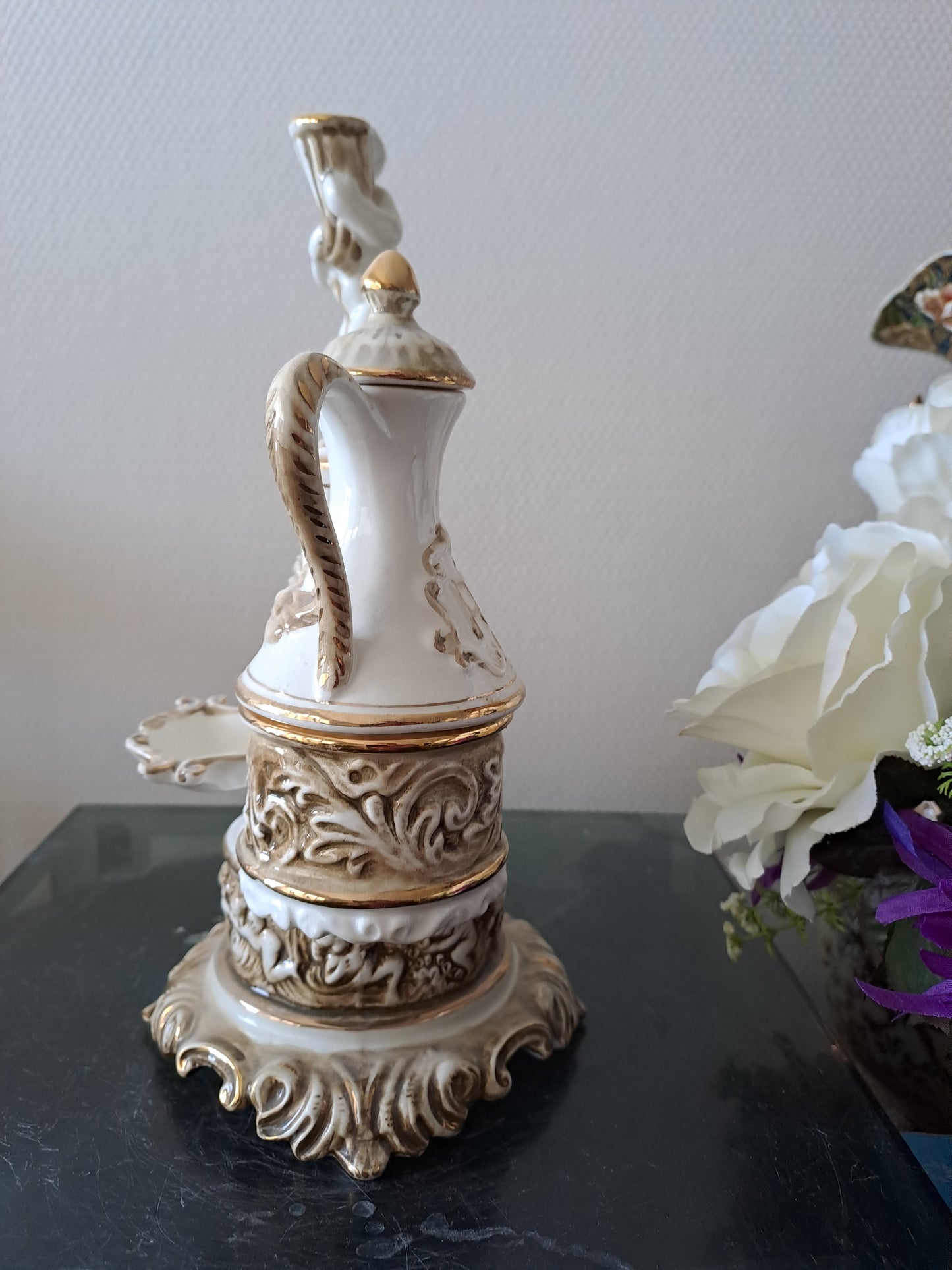 Serviteur de table. Capodimonte. Italy. Salerons. Vinaigrier et huilier.