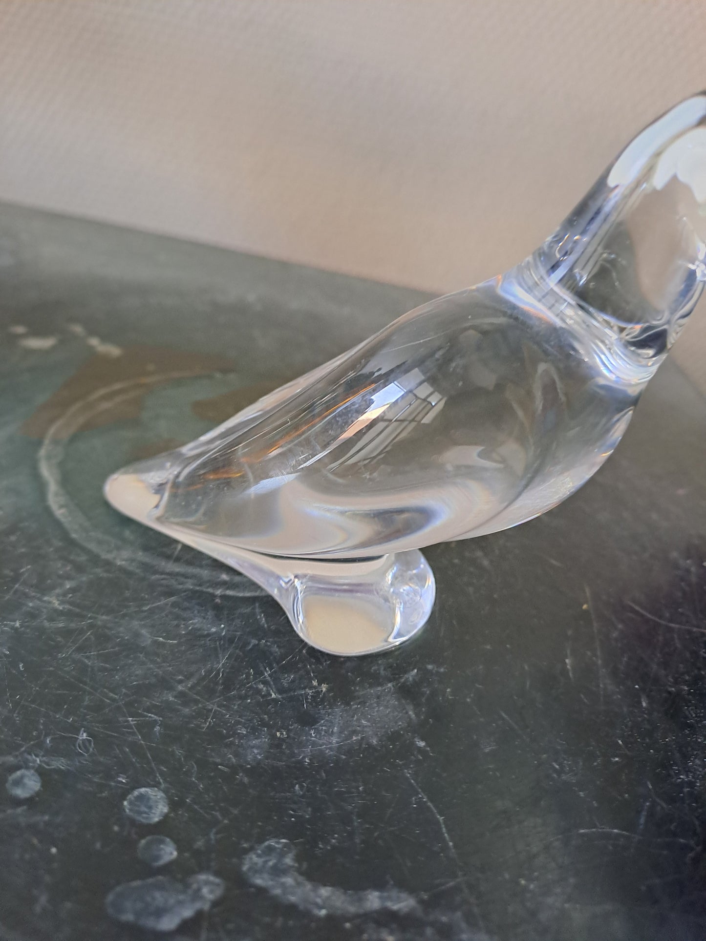 BACCARAT. Perroquet en cristal.