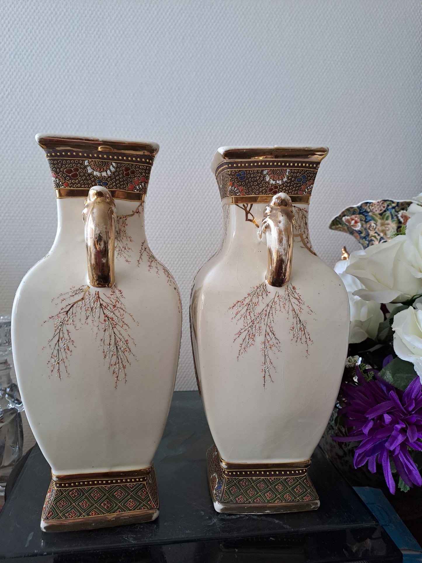 Paire de Vases En Porcelaine japonaise.