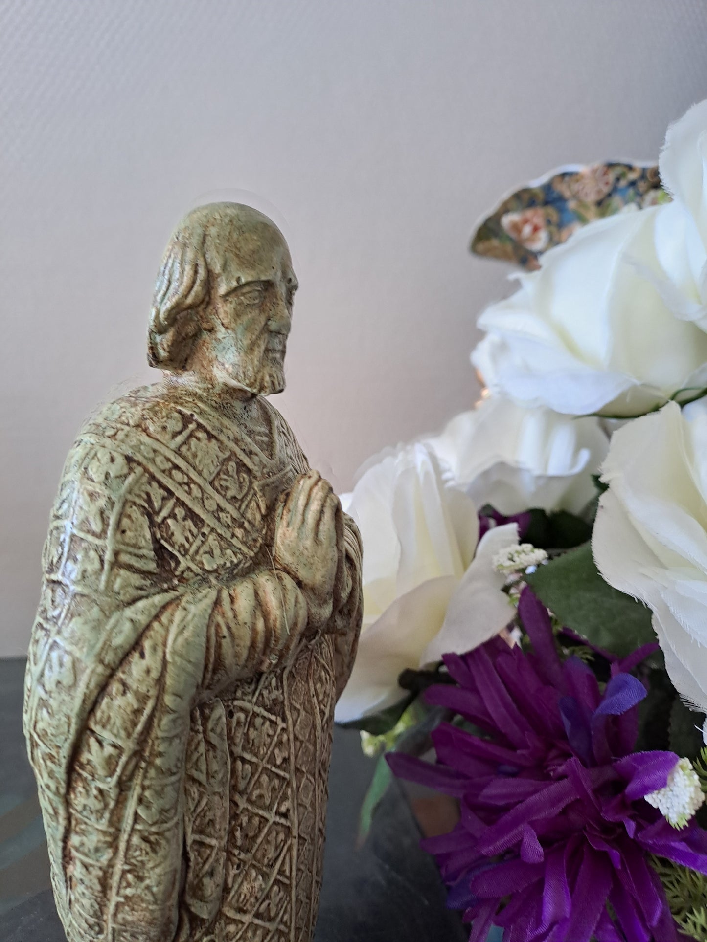 Statue en plâtre. Saint curé d'ars. Saint Jean-Marie Vianney.