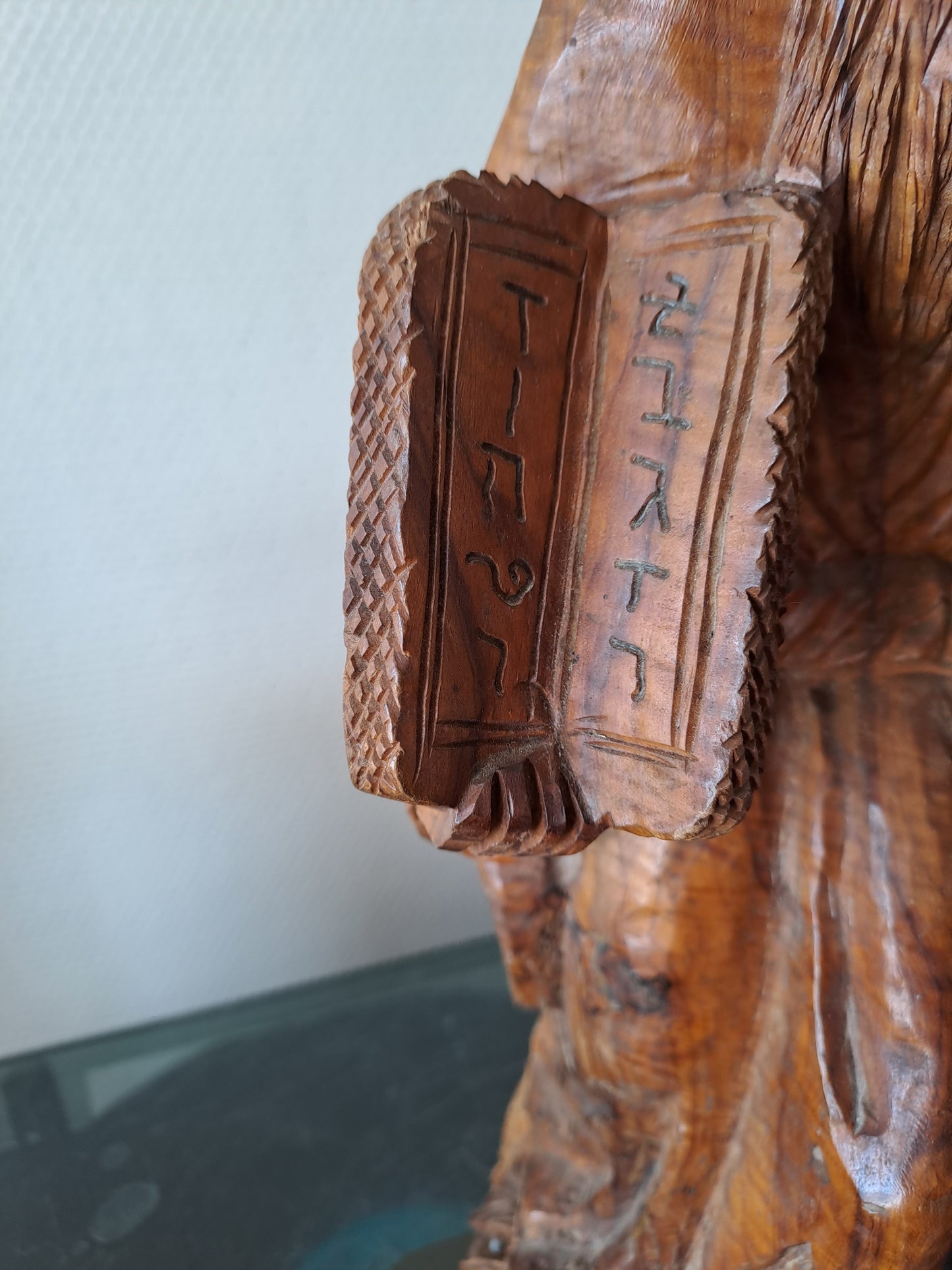 Statue/ Sculpture en bois représentant Moïse avec les tables de la lois et le serpent d'airain. Ancien decoration vintage catholique.