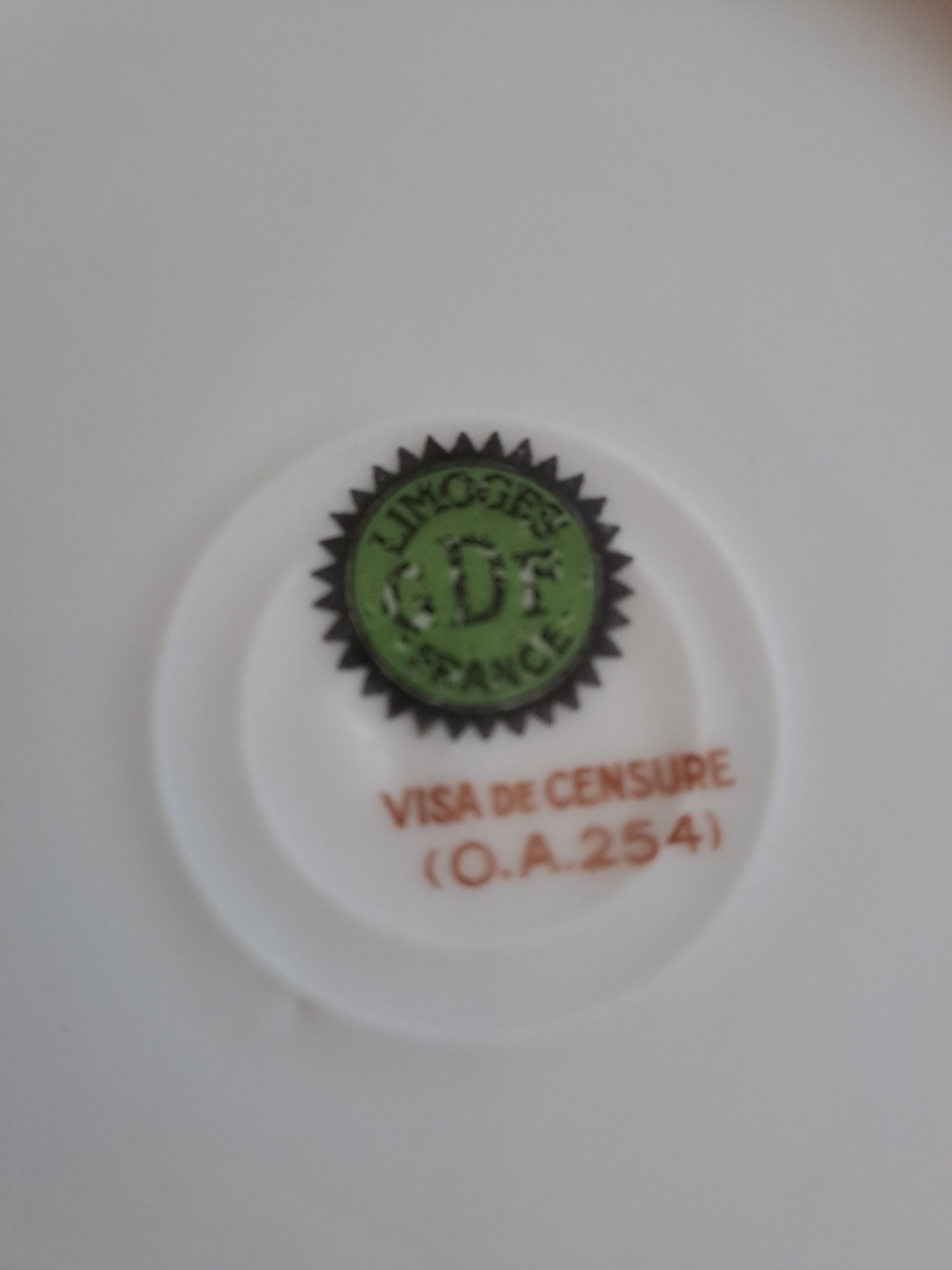 Assiette décorative représentant Philippe Pétain 21.5 cm. Porcelaine Limoges France.