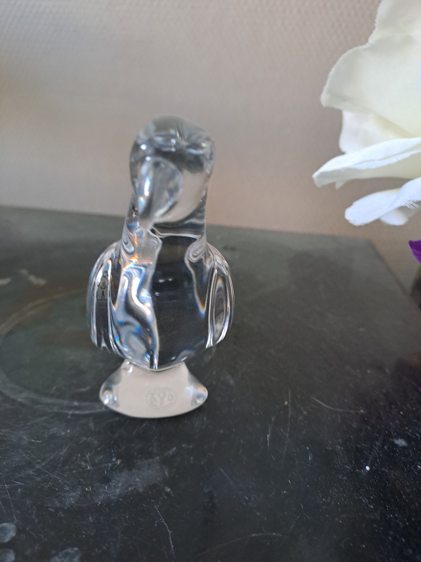 BACCARAT. Perroquet en cristal.