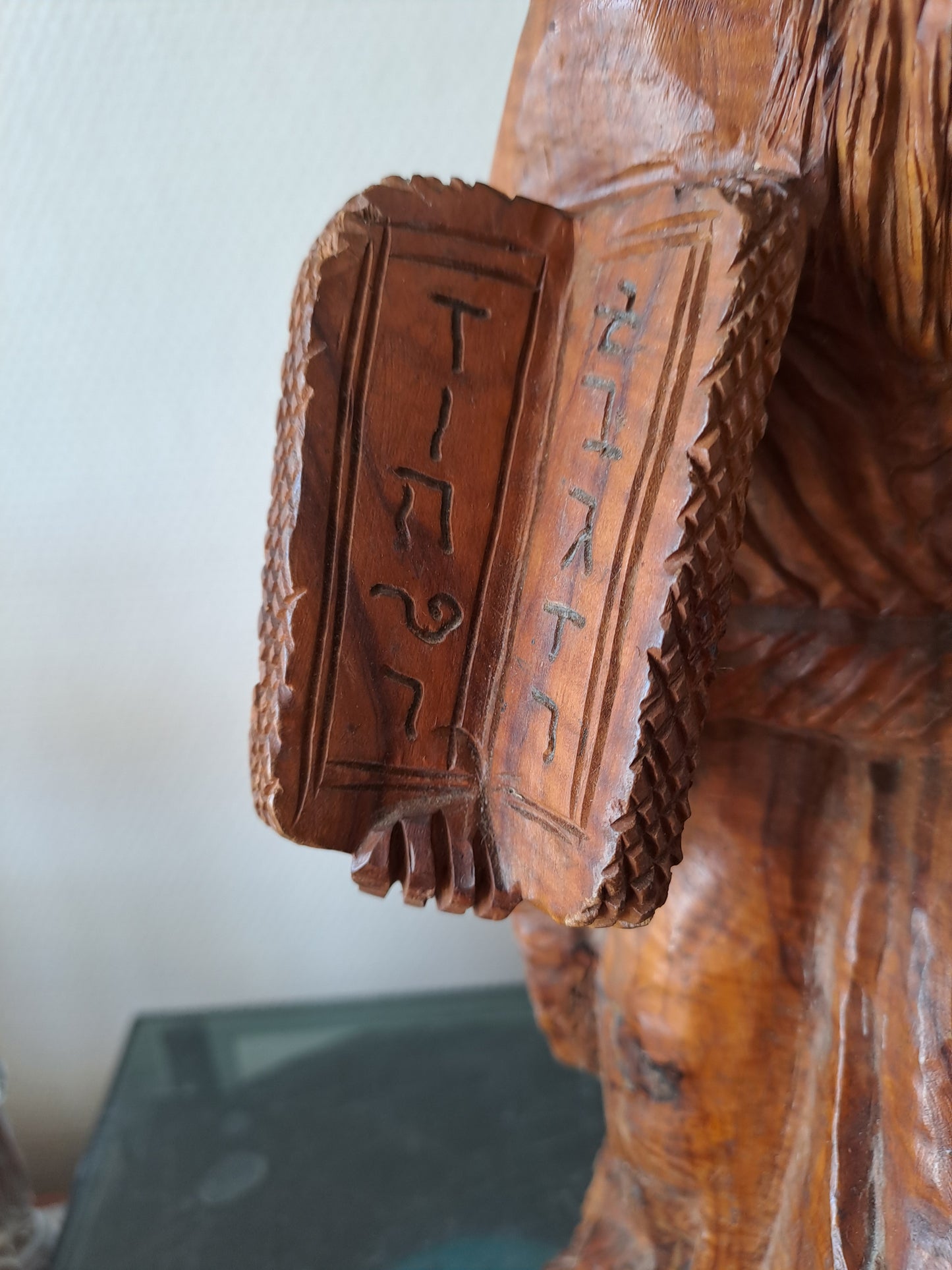 Statue/ Sculpture en bois représentant Moïse avec les tables de la lois et le serpent d'airain. Ancien decoration vintage catholique.