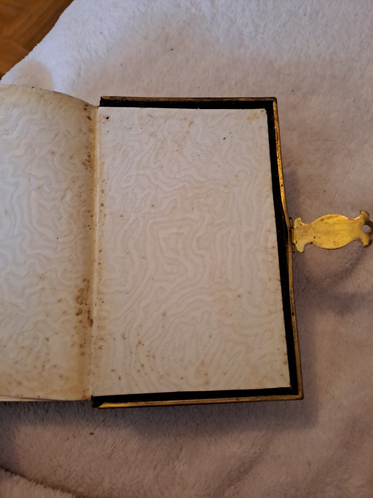 Paroissien à l'usage des diocèses qui suivent le rite de Paris contenant les offices de tous les dimanches.....