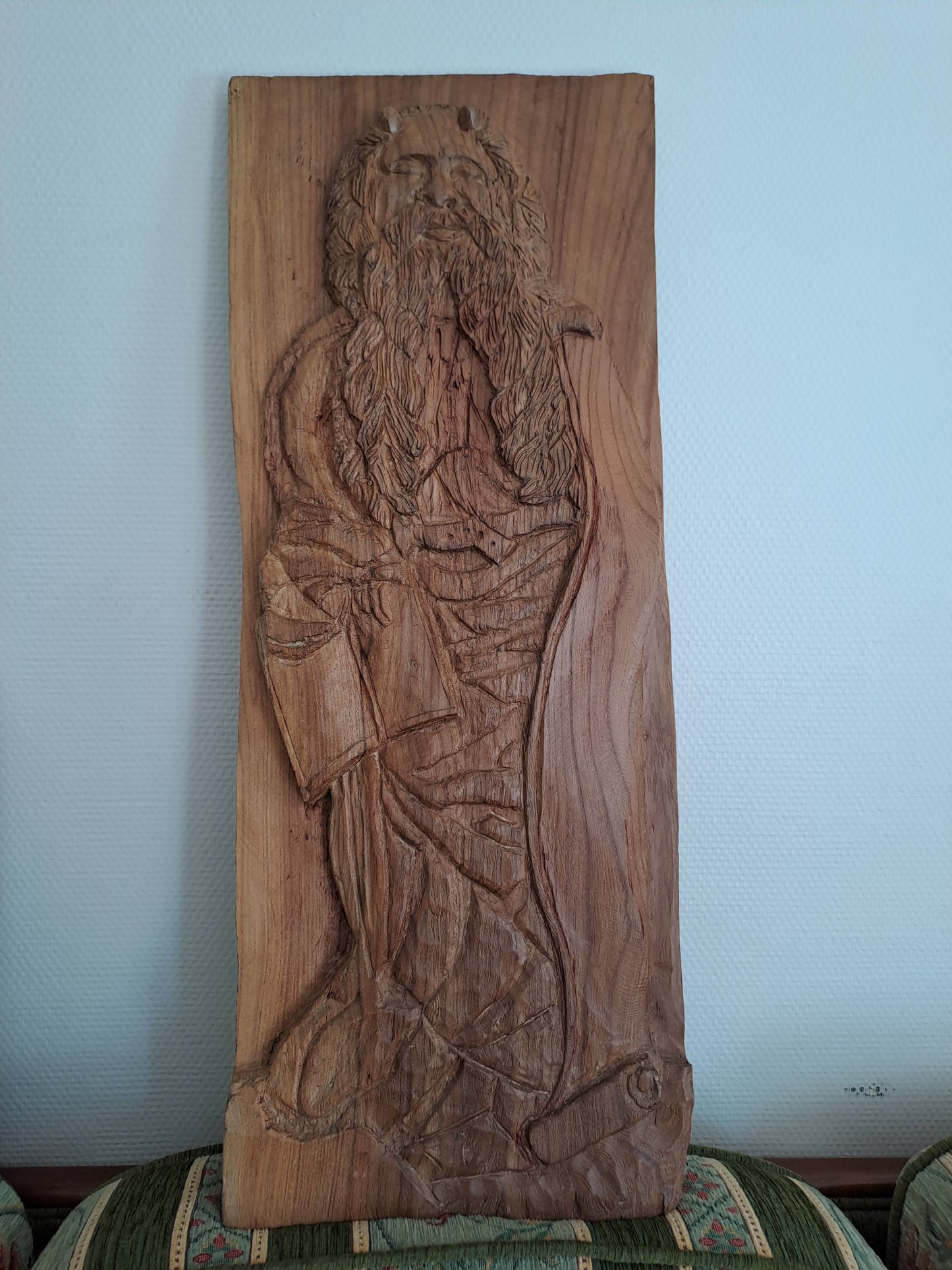 Statue en bois représentant Moïse en bas-relief. Ancien decoration vintage.