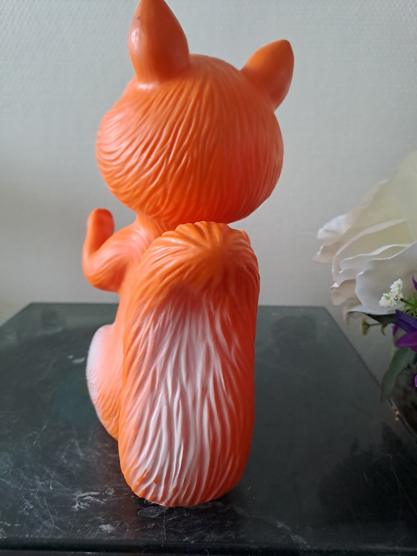 Écureuil. Pouet-Pouet. Jouet vintage. Ancien.