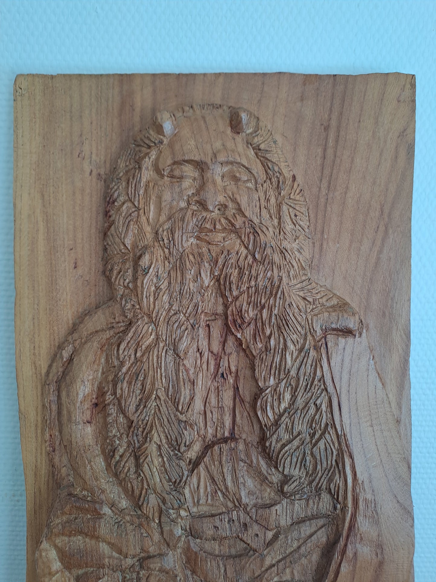 Statue en bois représentant Moïse en bas-relief. Ancien decoration vintage.