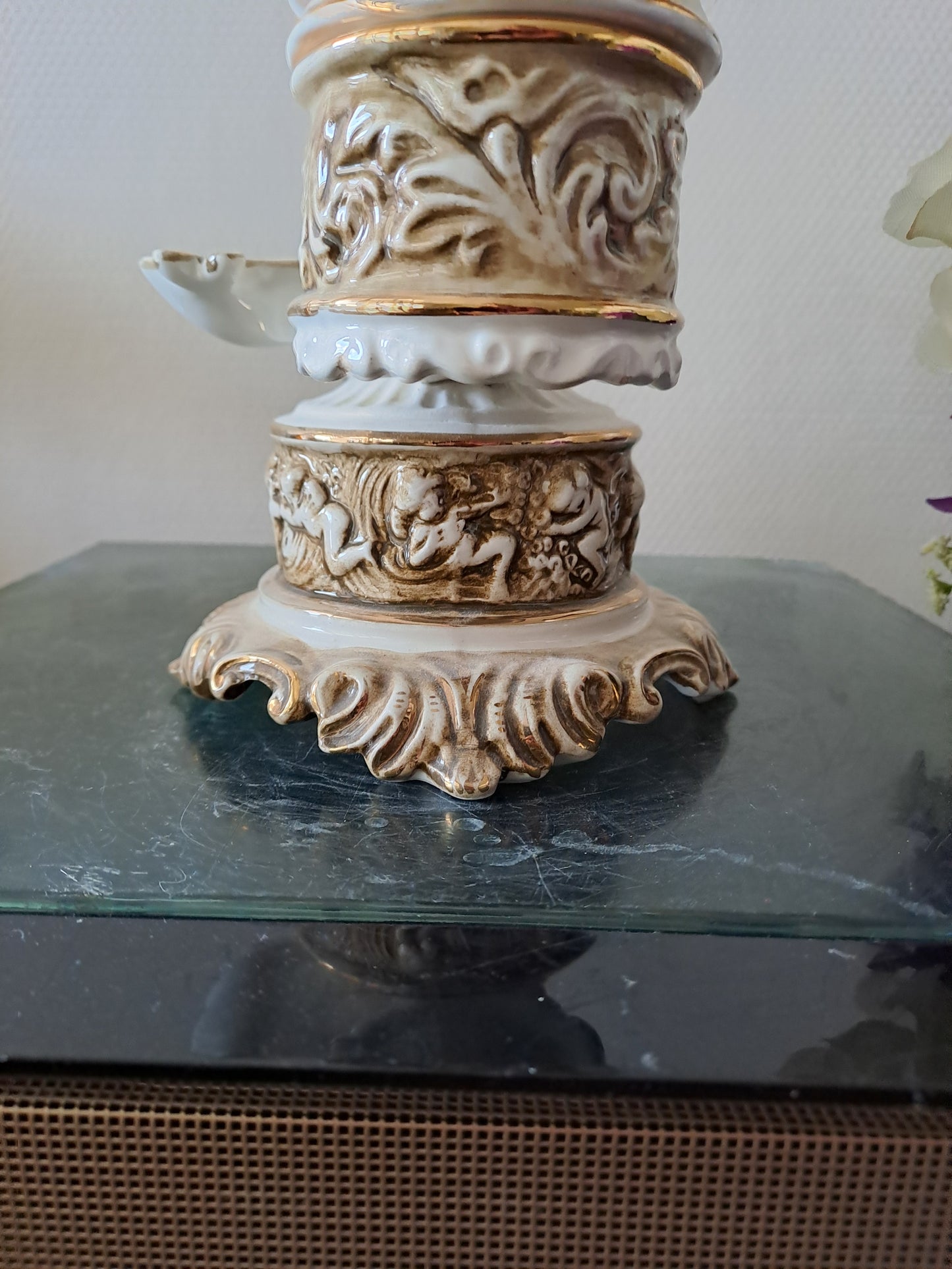 Serviteur de table. Capodimonte. Italy. Salerons. Vinaigrier et huilier.