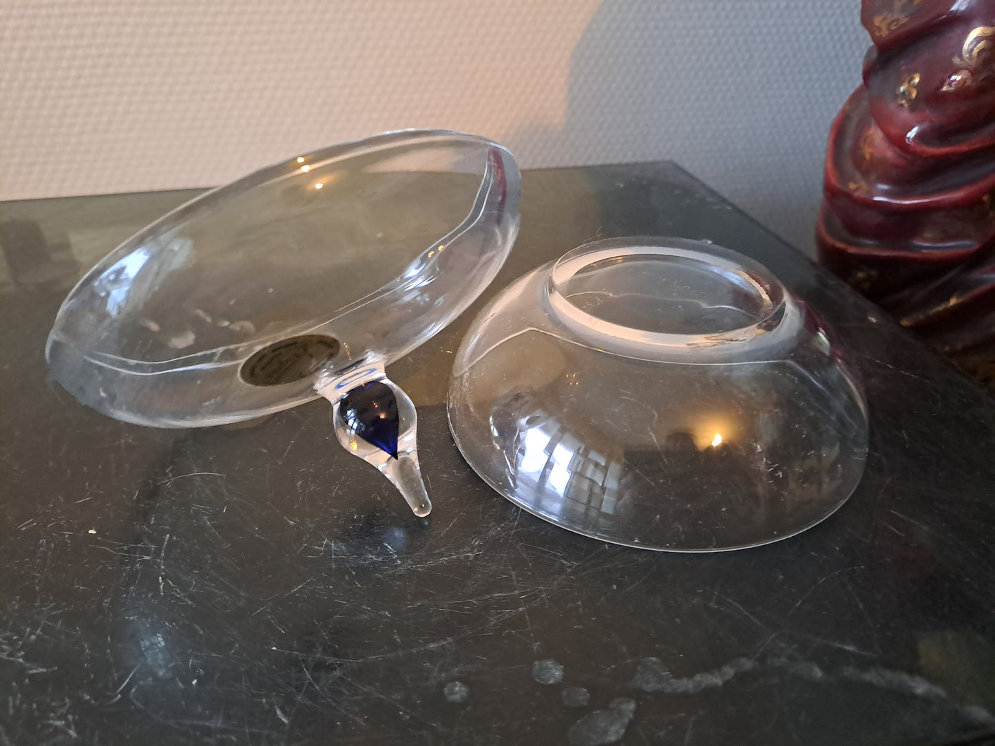 Bonbonniere en cristal d'Arques. Goutte bleu. Ancien decoration catholique.