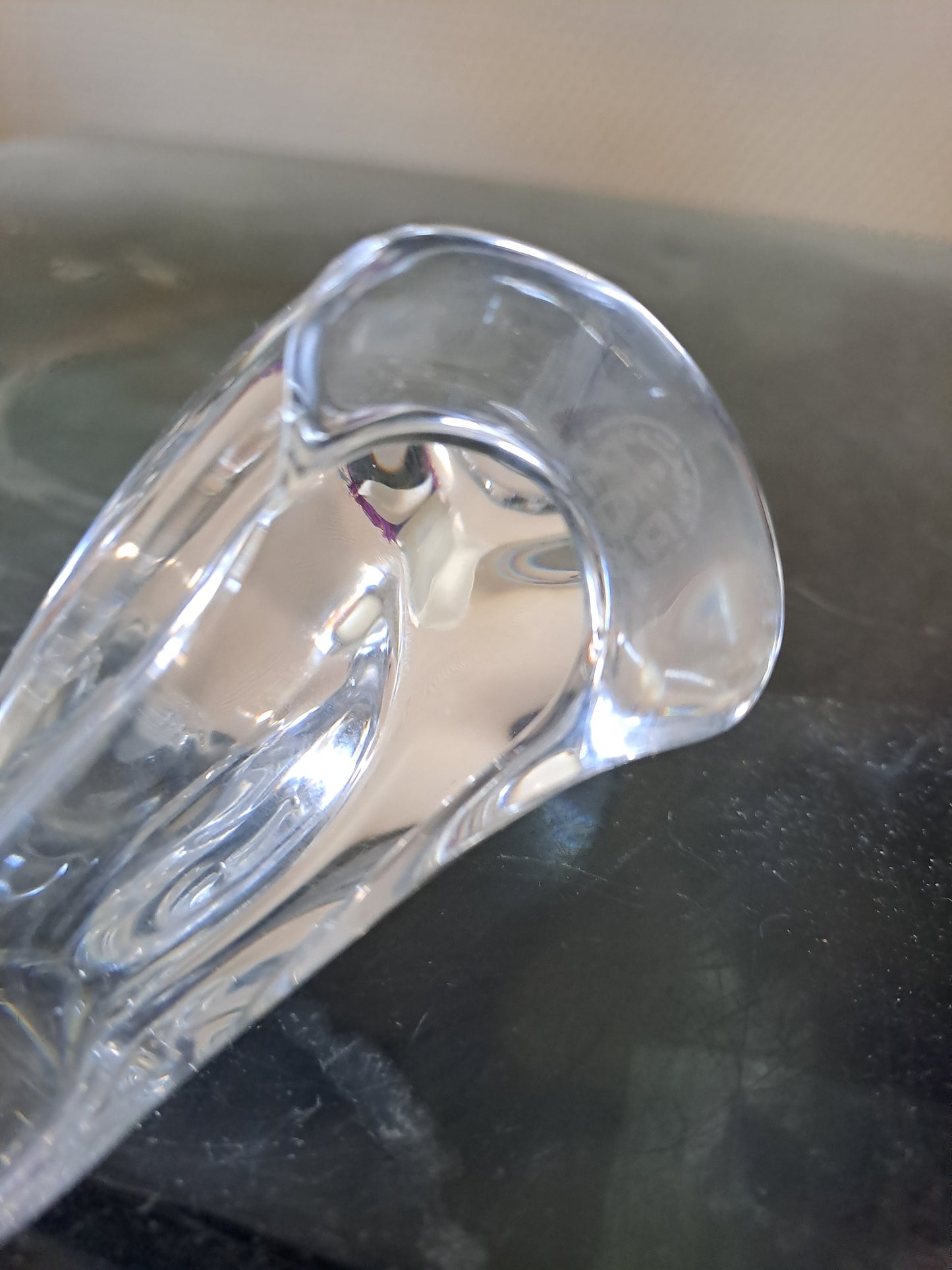 BACCARAT. Perroquet en cristal.