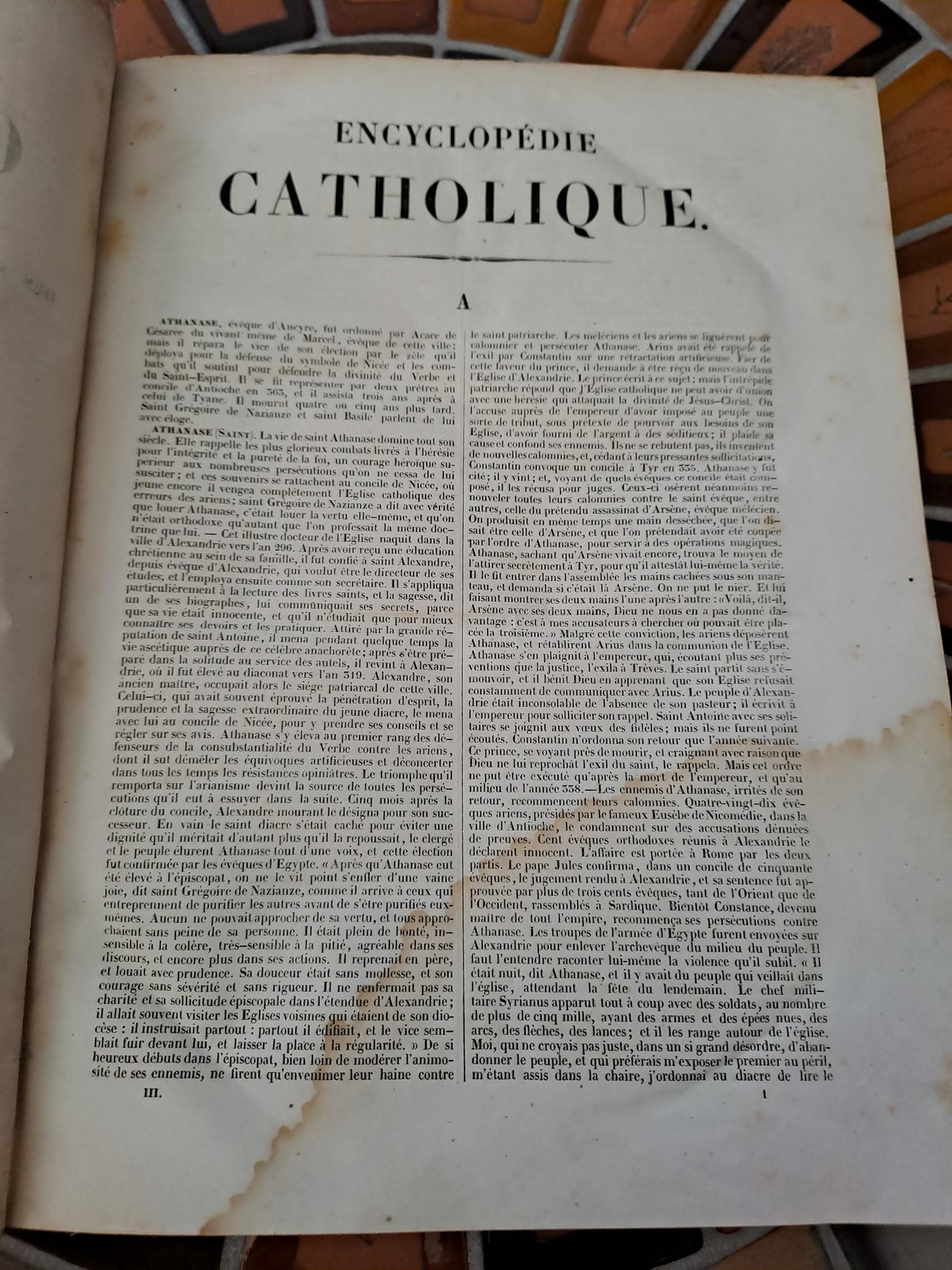 Encyclopedie Catholique.

Répertoire universel et raisonné des sciences, des sciences, des lettres, des arts et des métiers, formant une bibliothèque universelle.

Publiée sous la direction de :
De M. Abbé Glaire,
Professeur d'hébreu à la Sorbonne,
De M. Le Vte walsh,
Et d'un comité d'orthodontie.

1841.

Tome 3.

Athan - Bolom.

Ouvrage en bel état.
Jaunit, ne gênant en rien la lecture.
Les photos font offices de description.
Couverture cartonnée, papiers ayant des déchirures.


Parent-desbarres, éditeur, 