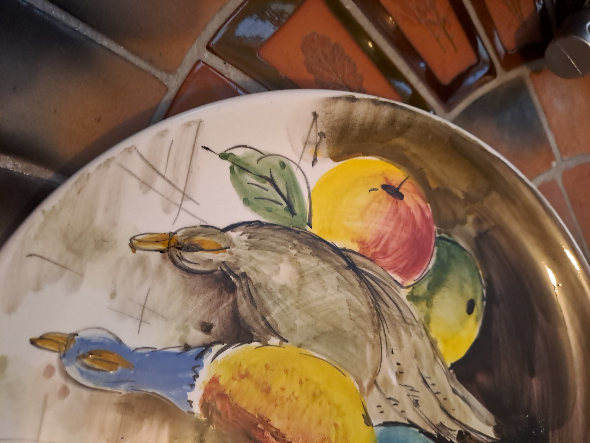 Assiette murale. Nature Morte Aux Pigeons. Signé. Ancien décoration Vintage 