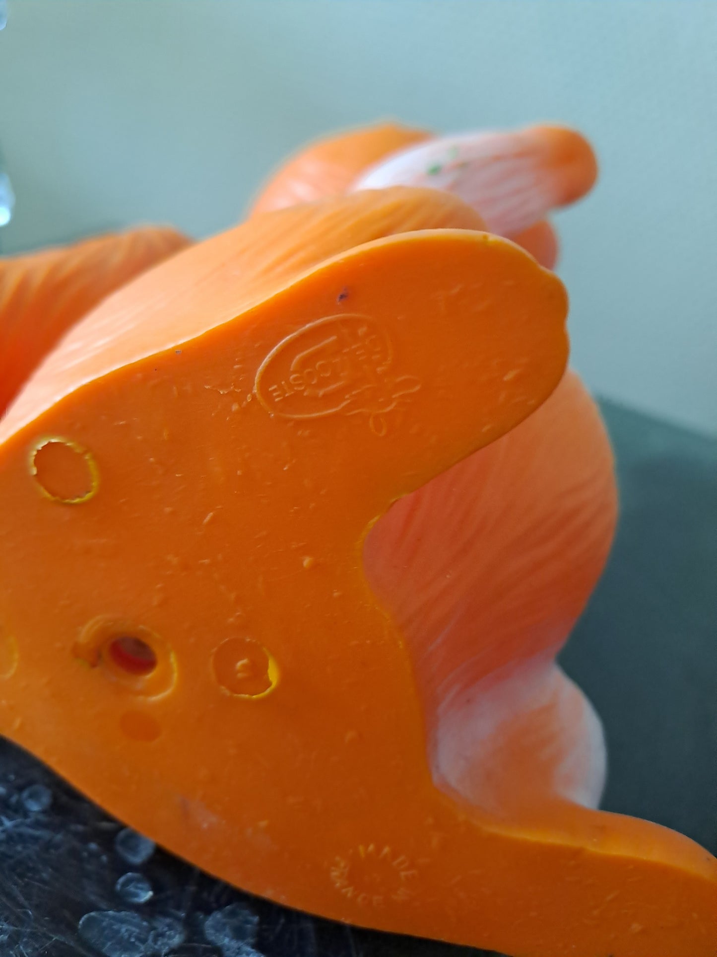 Écureuil. Pouet-Pouet. Jouet vintage. Ancien.