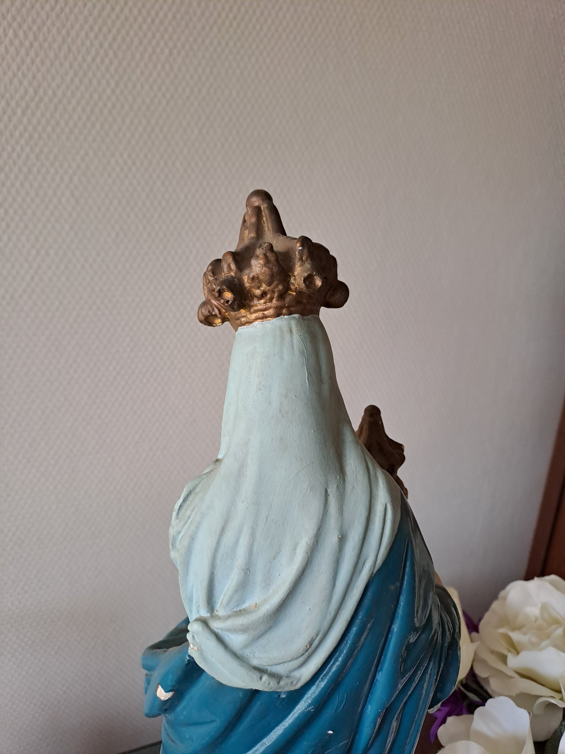 Statue représentant Notre-Dame des Victoires. 46 cm de haut. N°2. Ancien Vintage catholique. 