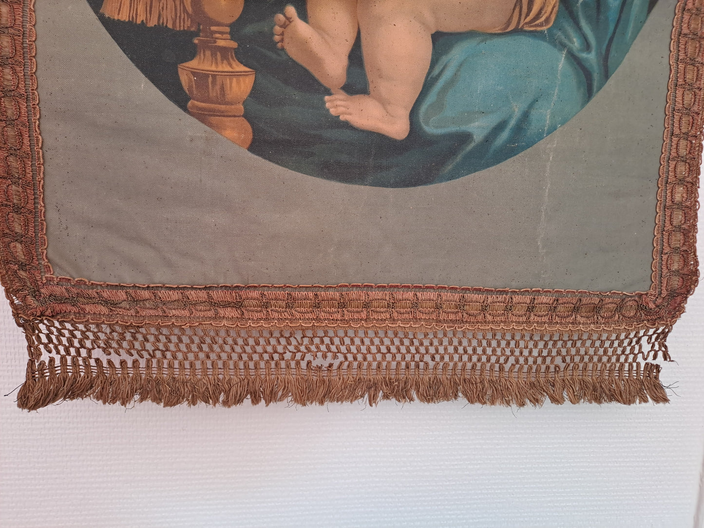 Bannière de processions. Vierge à la chaise d'après Raphaël. Ancien decoration vintage catholique.