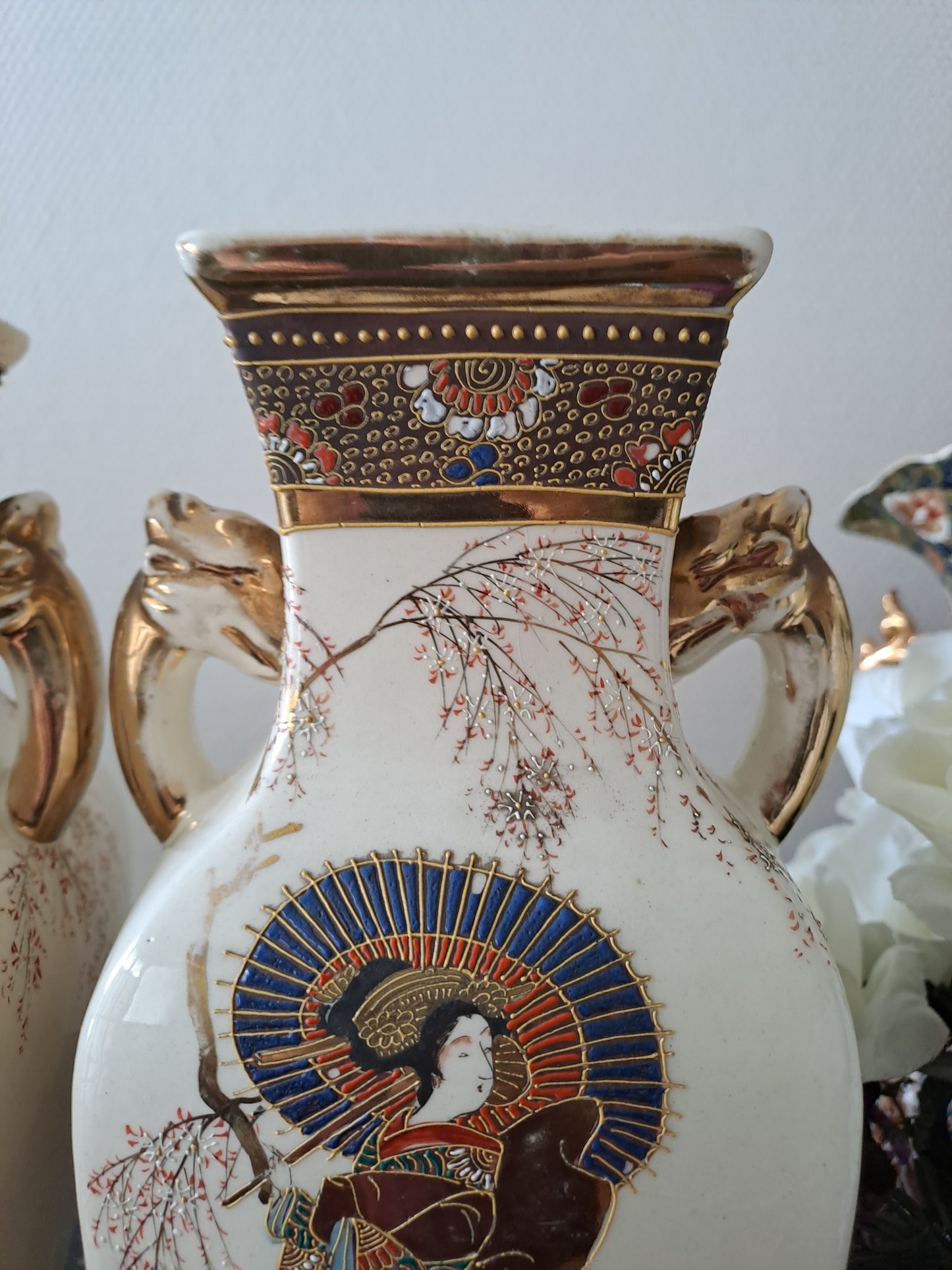 Paire de Vases En Porcelaine japonaise.