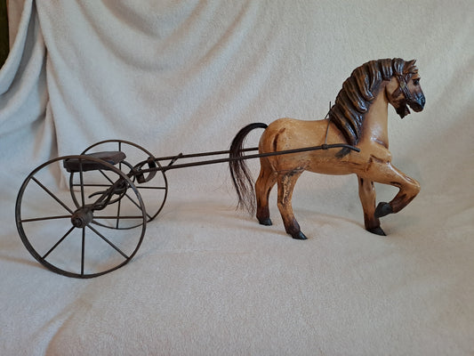 Caleche de course avec son cheval. Jouet vintage de collection.