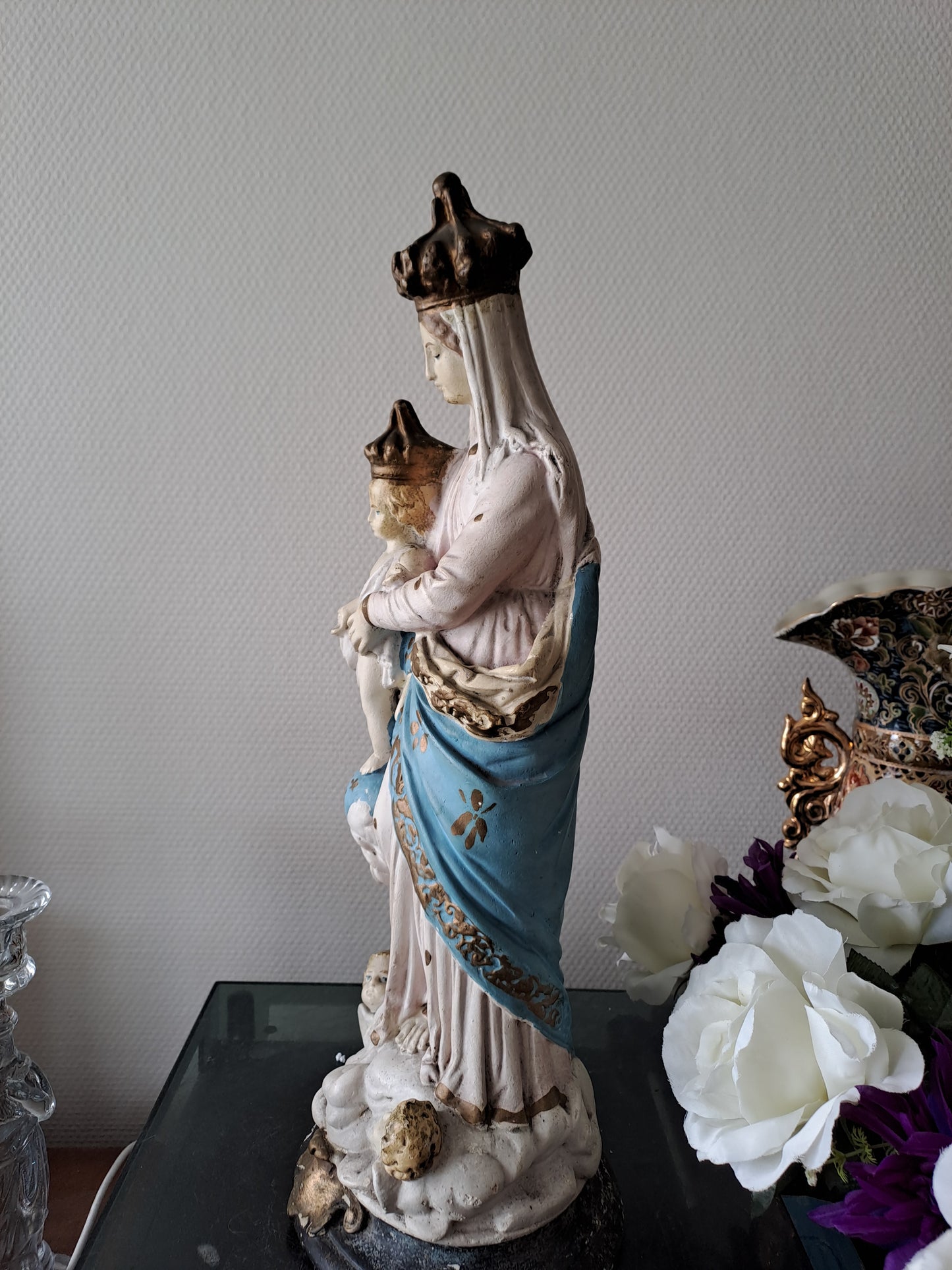 Statue Sainte Vierge Marie Notre-Dame des Victoires. Dites " Vierge au sourire " par Sainte Thérèse De L'enfant Jesus.