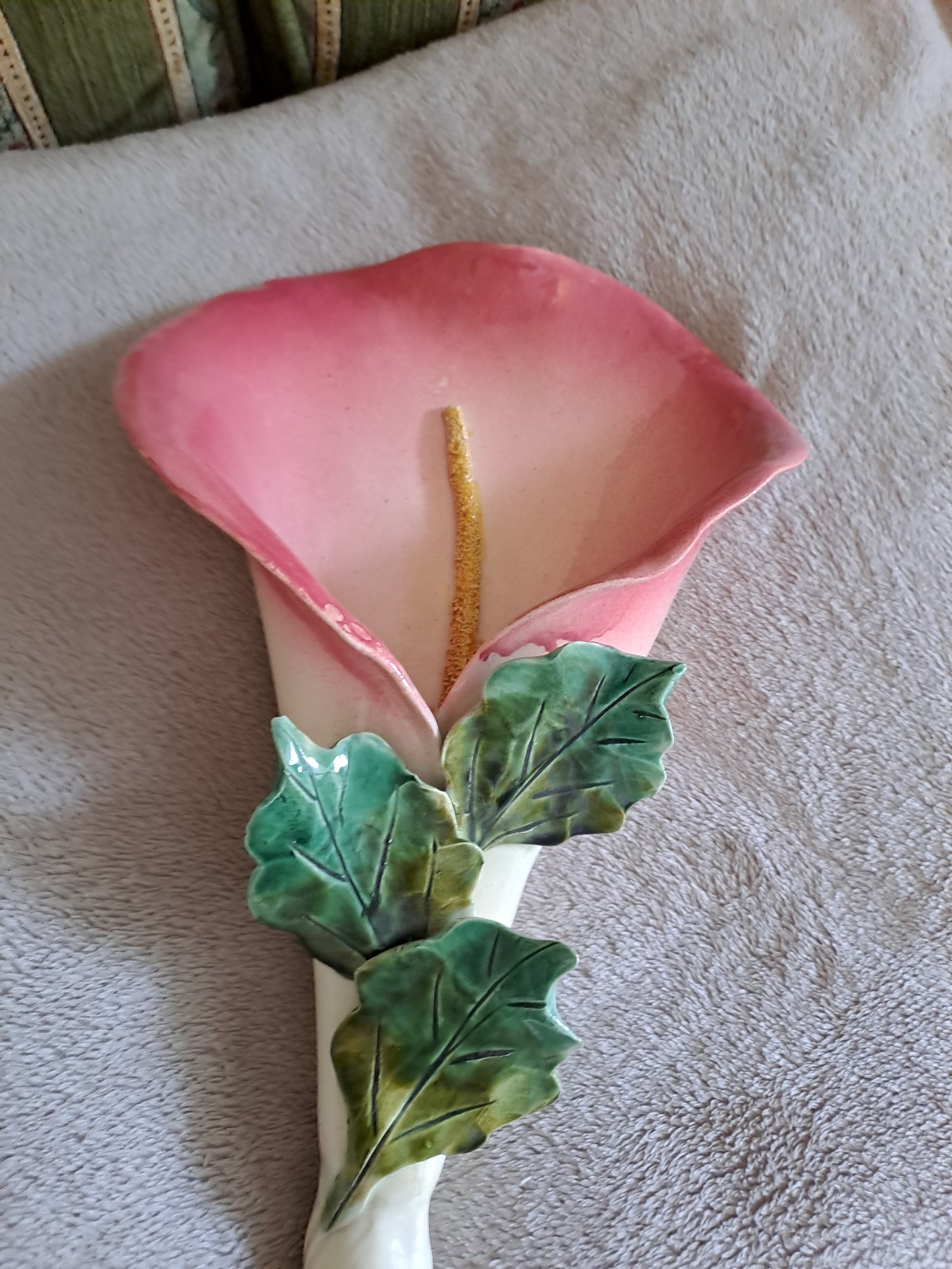 Bouquetiere représentant une fleur. Signé. 41 cm. Ancien decoration vintage.