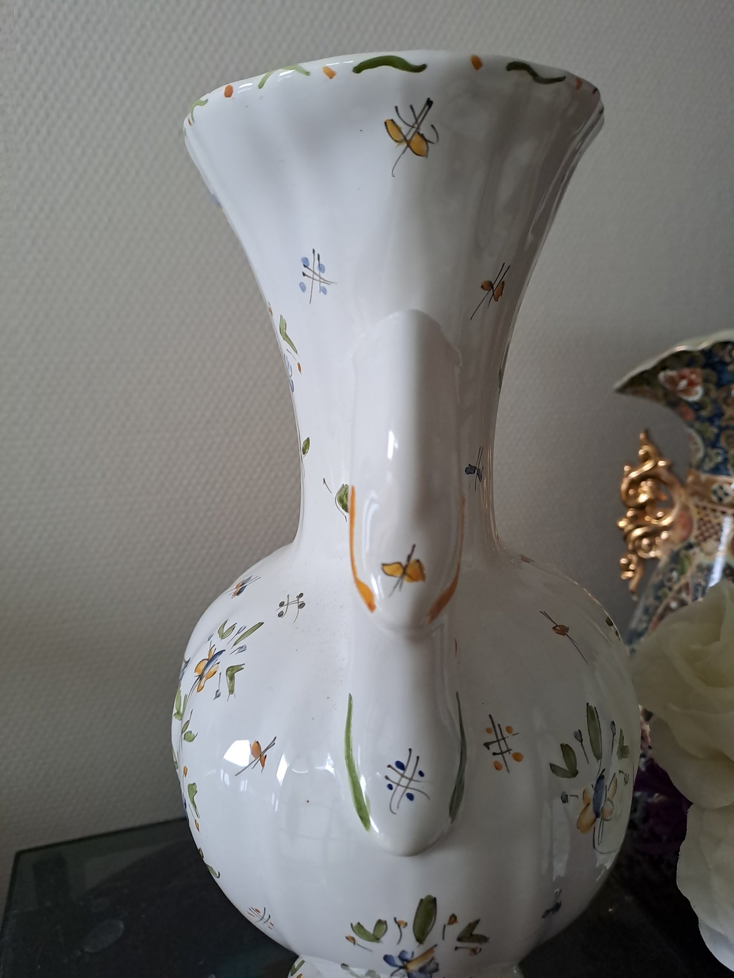 Vase Moustiers. Peint à la main.