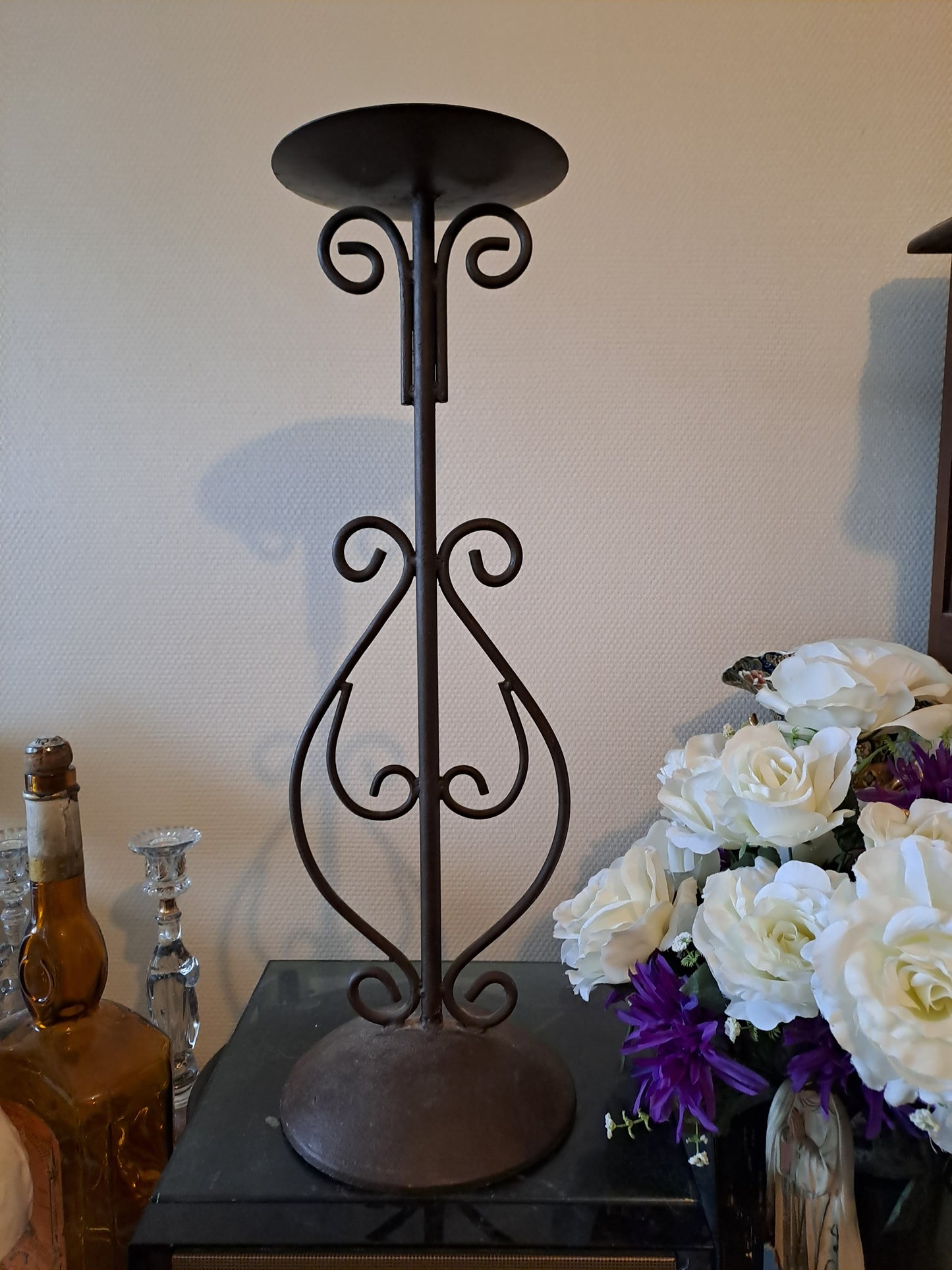 Pique-cierges en fer forgé.