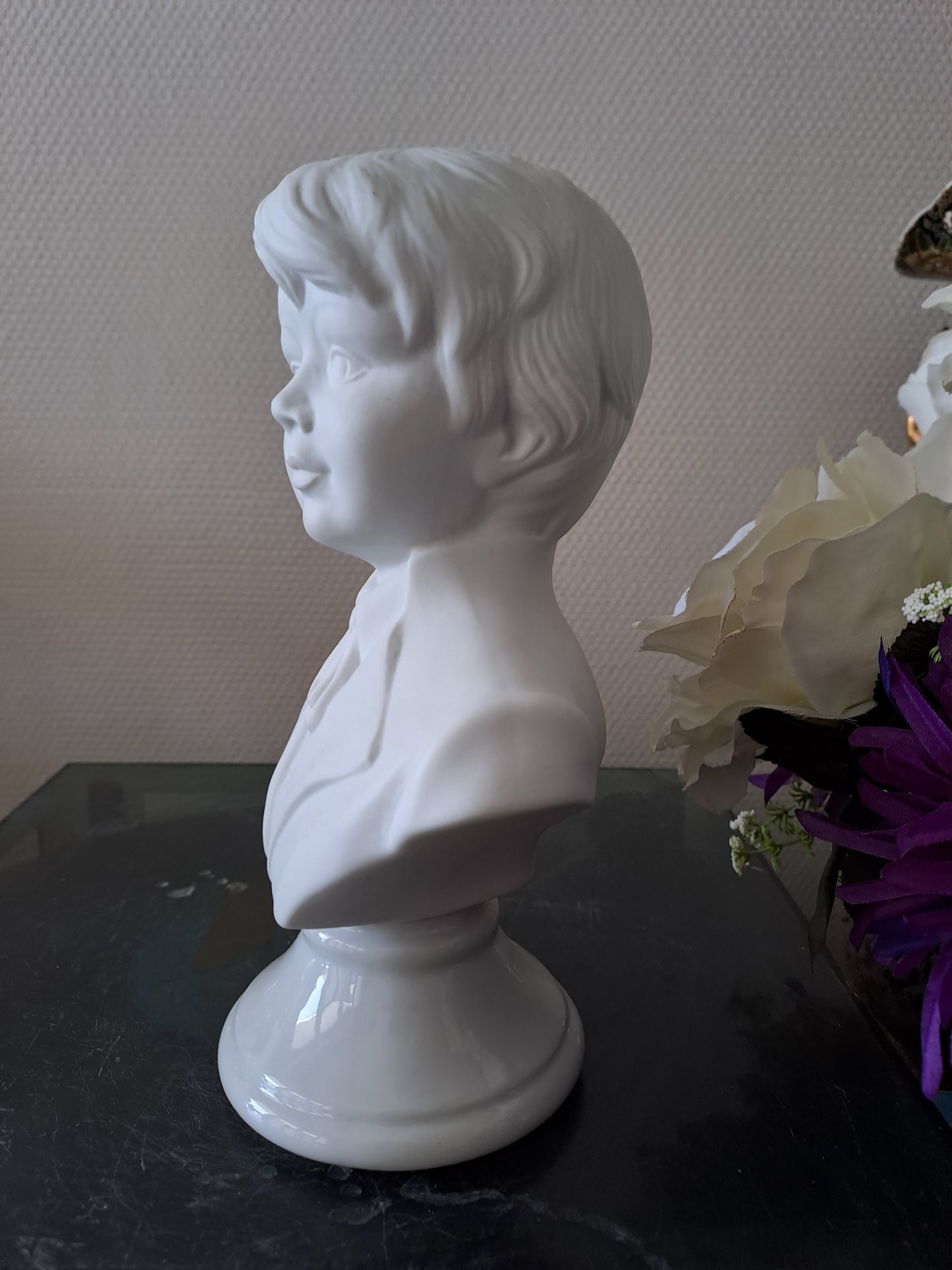 Buste garçon. Porcelaine et biscuits. Sambo.