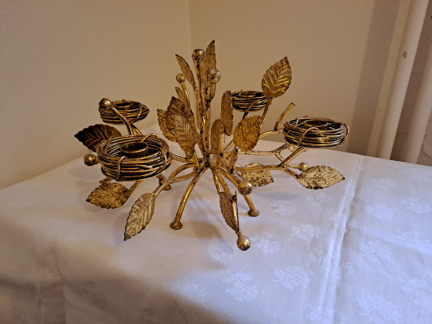 Bougeoirs 4 feux. Feuilles doré. Ancien décoration vintage.