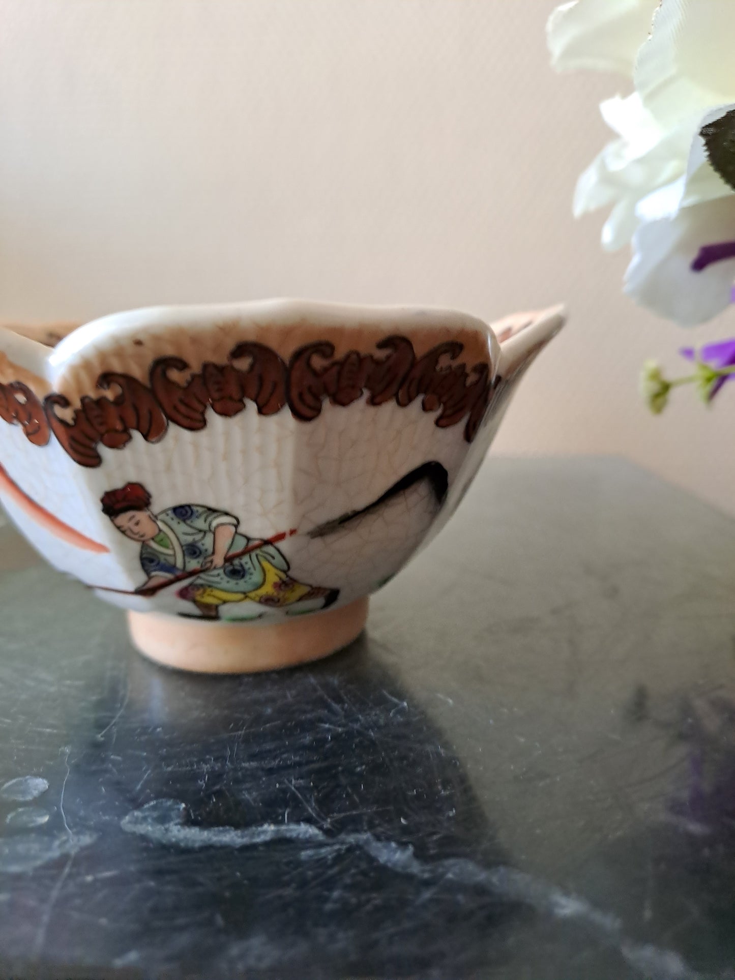 Bol Riz Chinois 1. Porcelaine forme Fleur de Lotus. Chine  Signé En Rouge