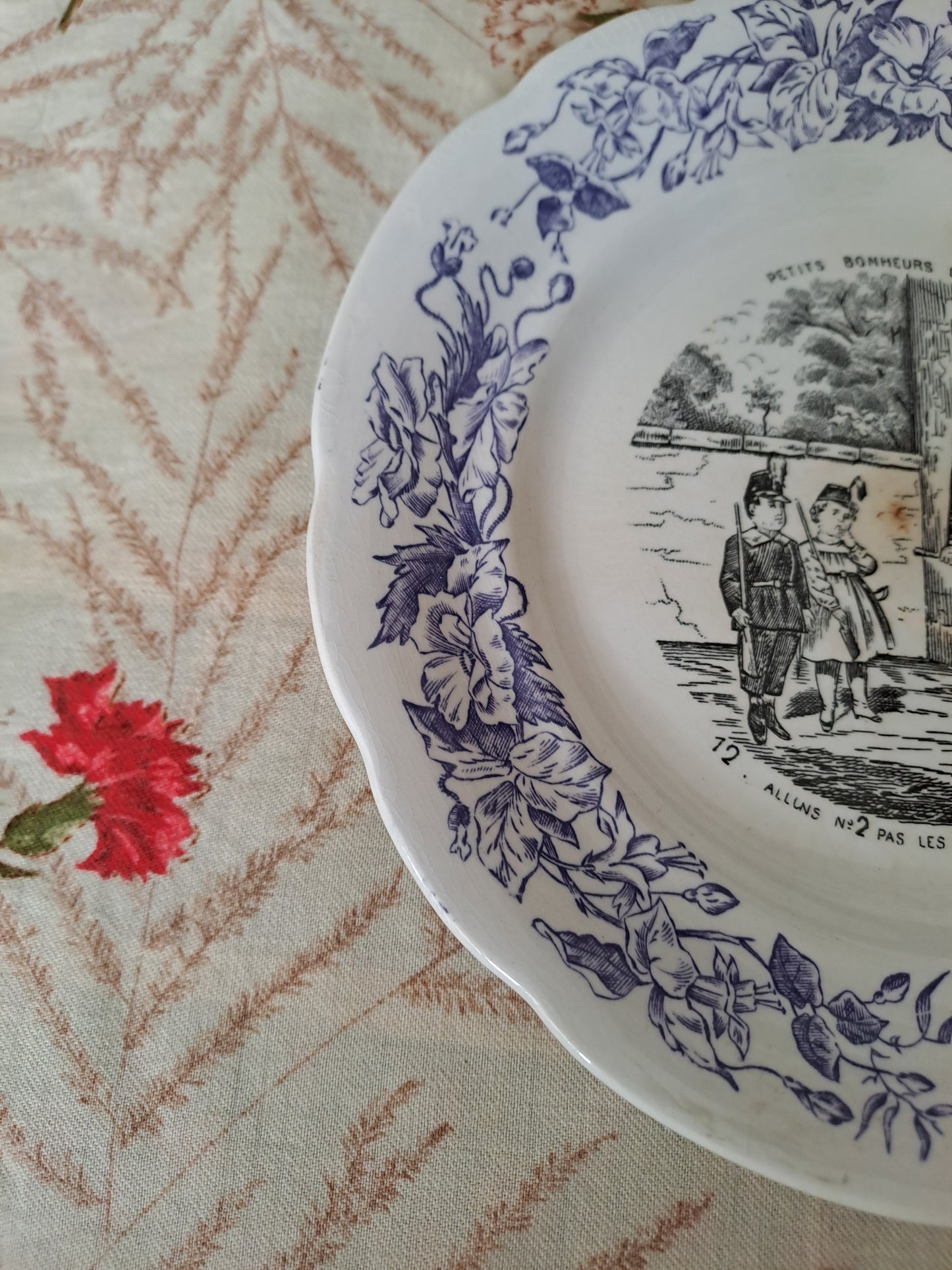 Assiette décorative Parlante. Faïence. H. B. Choisy Le Roi. N°12.