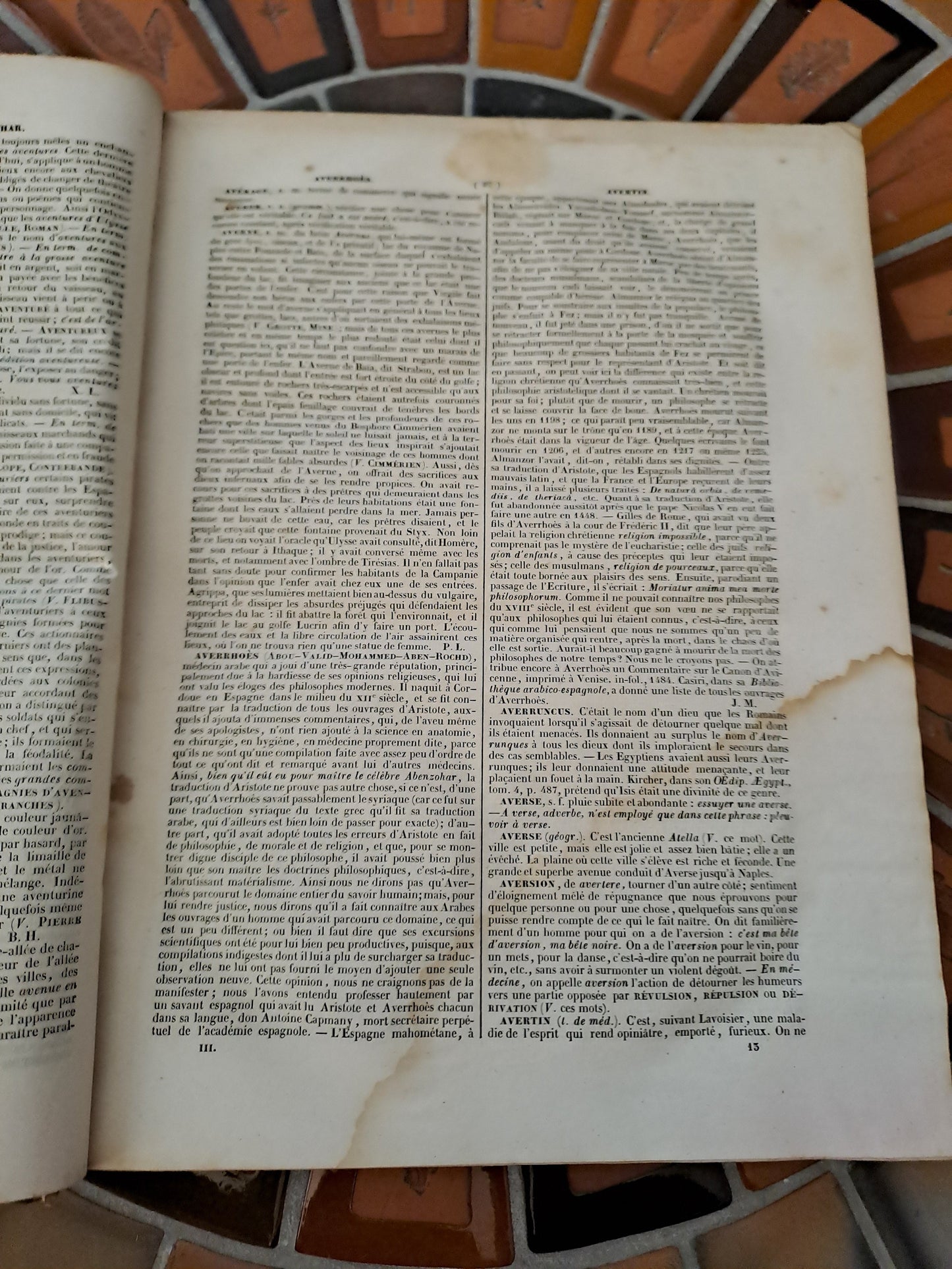 Encyclopedie Catholique.

Répertoire universel et raisonné des sciences, des sciences, des lettres, des arts et des métiers, formant une bibliothèque universelle.

Publiée sous la direction de :
De M. Abbé Glaire,
Professeur d'hébreu à la Sorbonne,
De M. Le Vte walsh,
Et d'un comité d'orthodontie.

1841.

Tome 3.

Athan - Bolom.

Ouvrage en bel état.
Jaunit, ne gênant en rien la lecture.
Les photos font offices de description.
Couverture cartonnée, papiers ayant des déchirures.


Parent-desbarres, éditeur, 