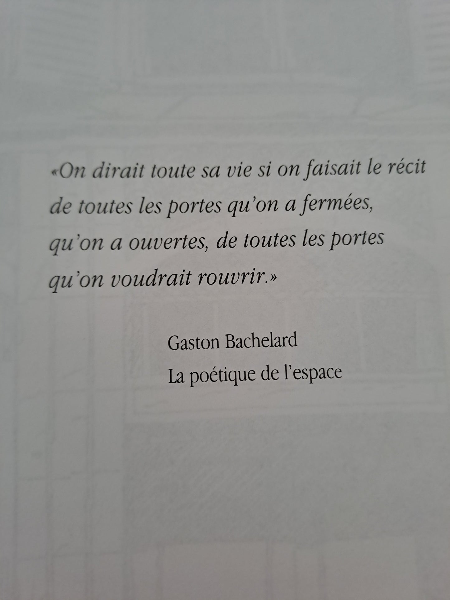 Livre. Dijon de porte en porte. Thérèse Dubuisson.